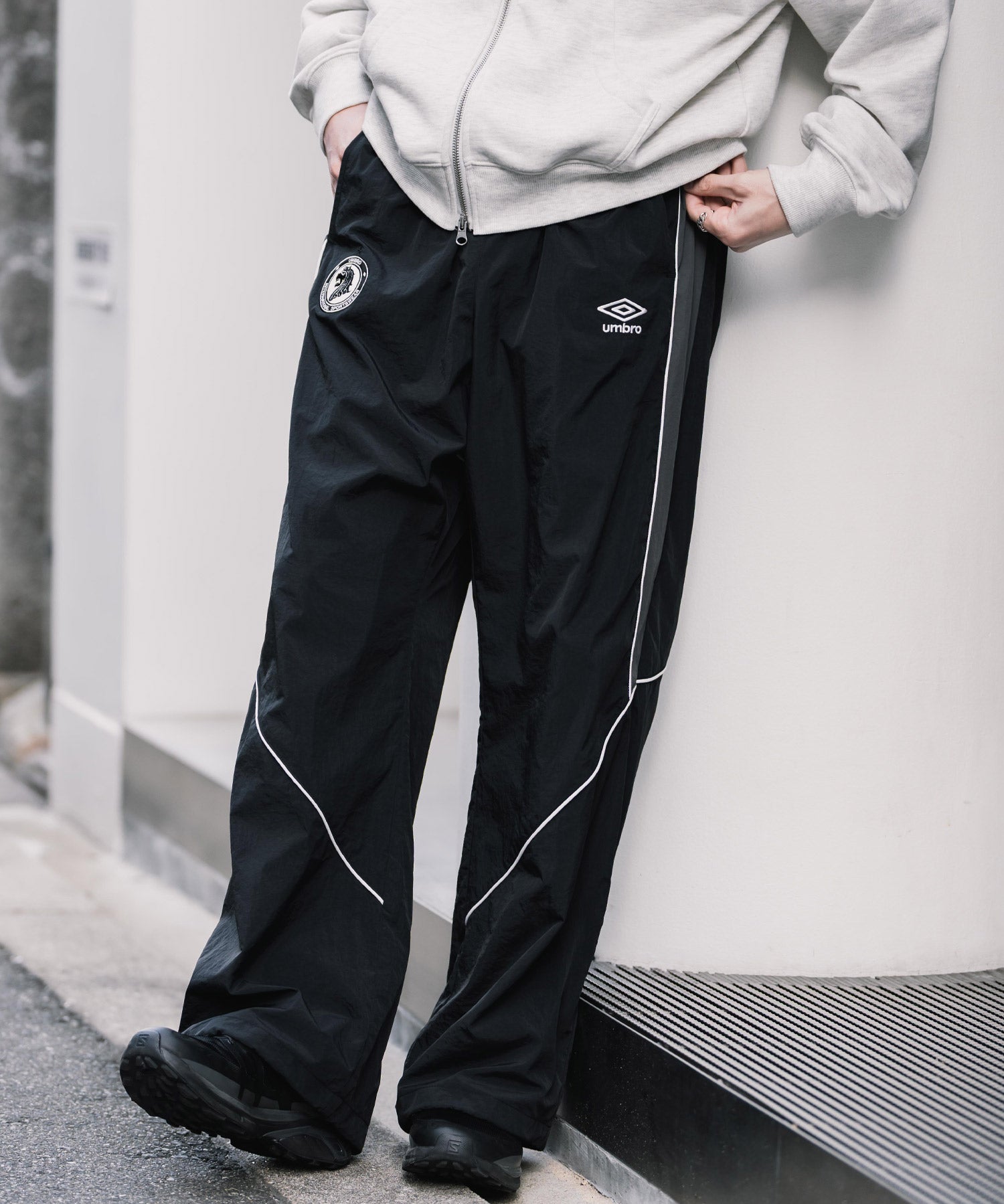 UMBRO アンブロ 裾スピンドルパイピングナイロンイージーパンツ/ワイドトラックパンツ 16394【セットアップ可能】