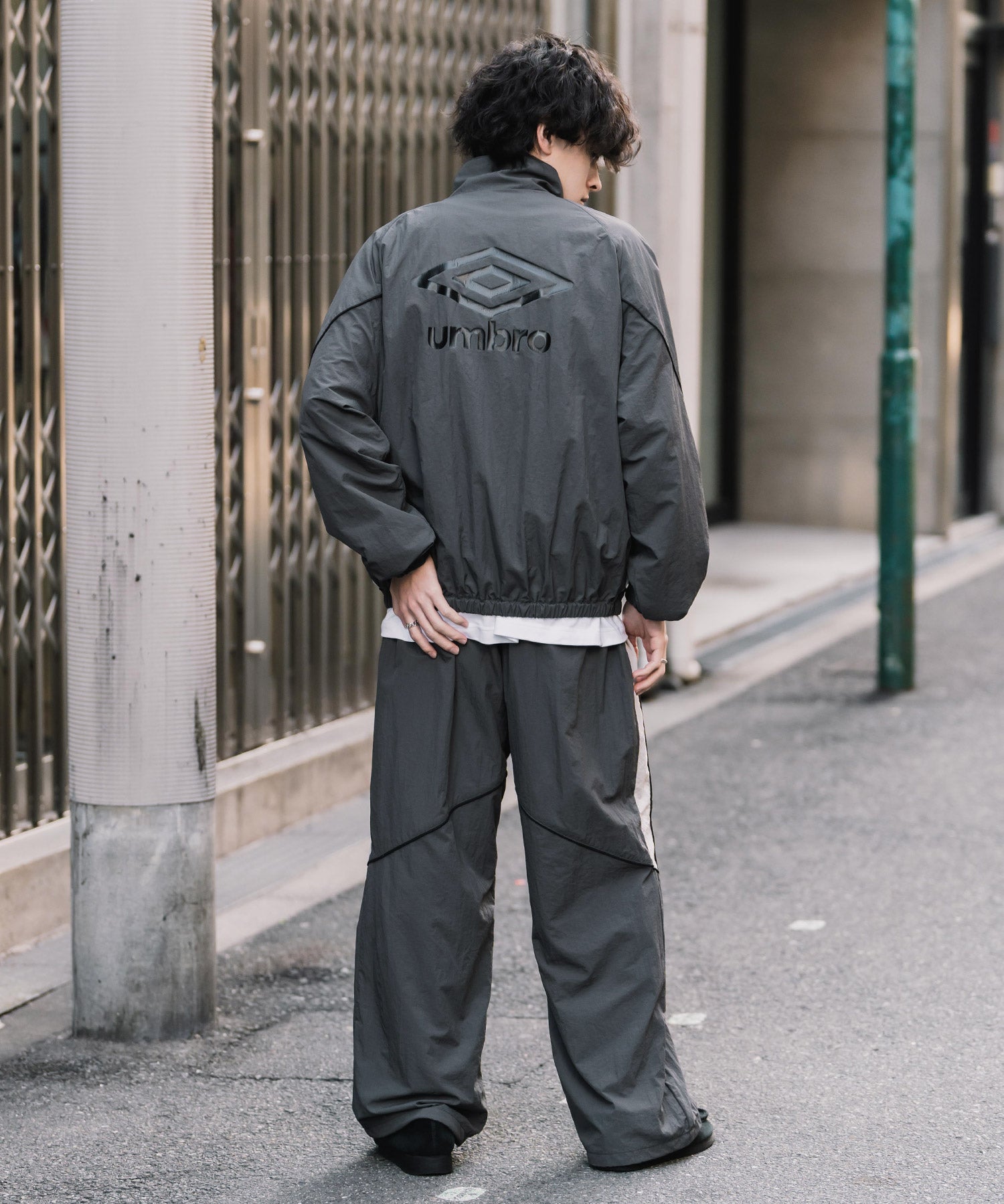 UMBRO アンブロ 裾スピンドルパイピングナイロンイージーパンツ/ワイドトラックパンツ 16394【セットアップ可能】