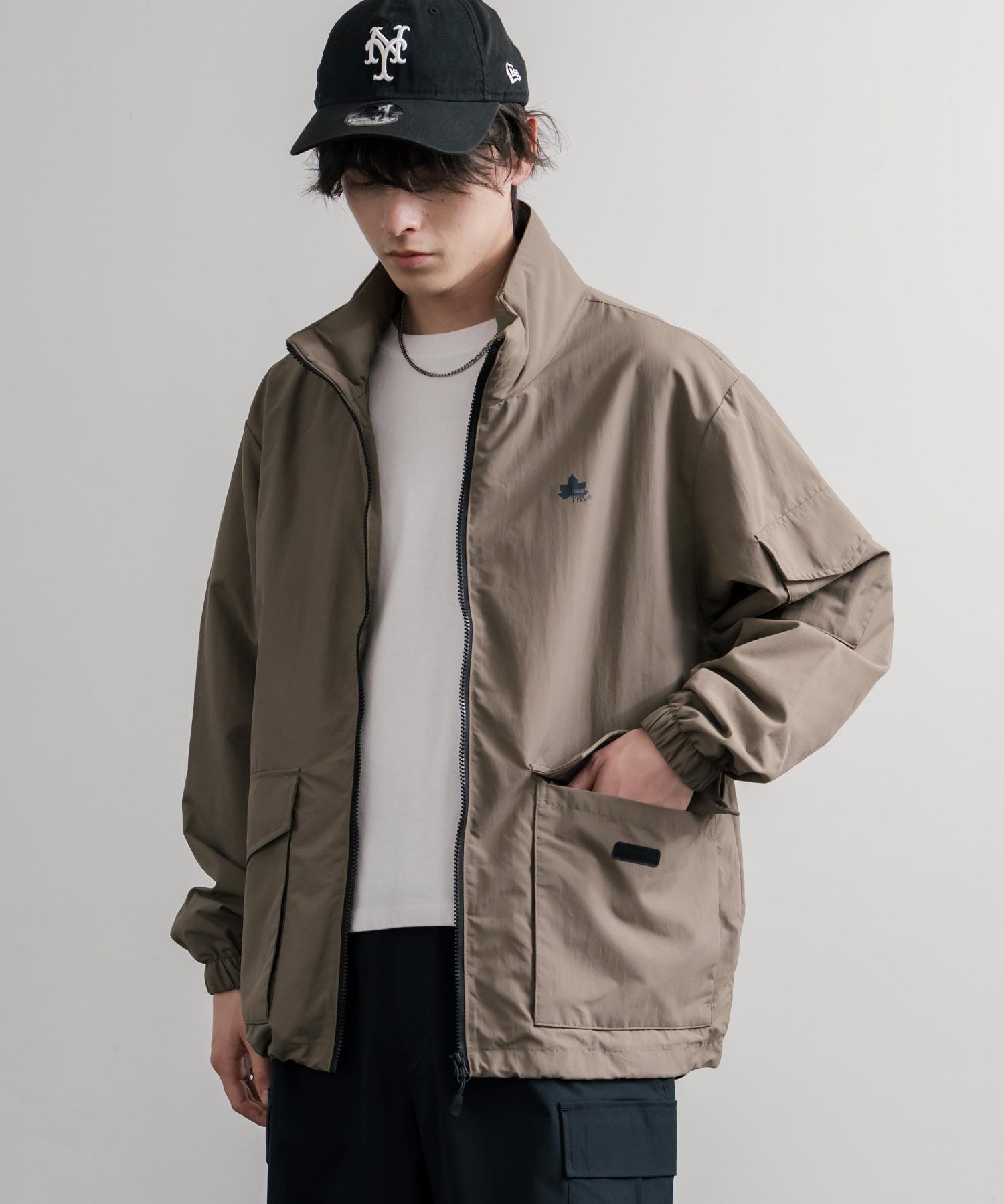 LOGOS ロゴス オーバーサイズ撥水裏タフタワンポイントロゴスタンドネックナイロンブルゾン 16451