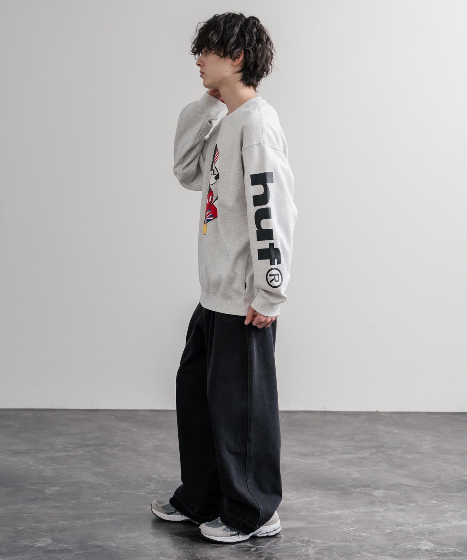 HUF ハフ オーバーサイズ裏起毛アソートプリント刺繍クルーネック長袖トレーナー 16462