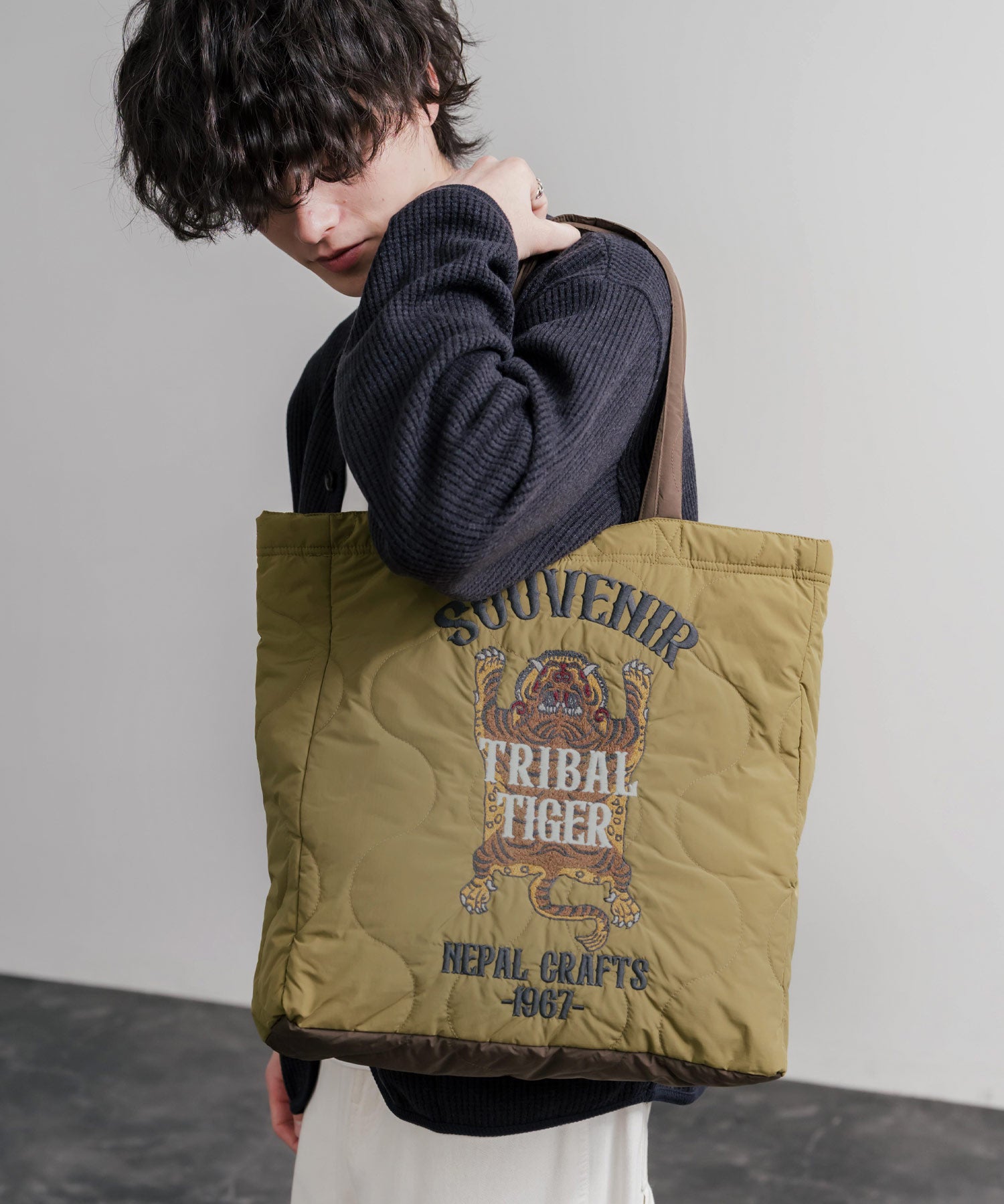 KRIFF MAYER クリフメイヤー スーベニア刺繍TOTE BAG/ひょうたん型キルティングナイロントートバッグ Z2615128 16466
