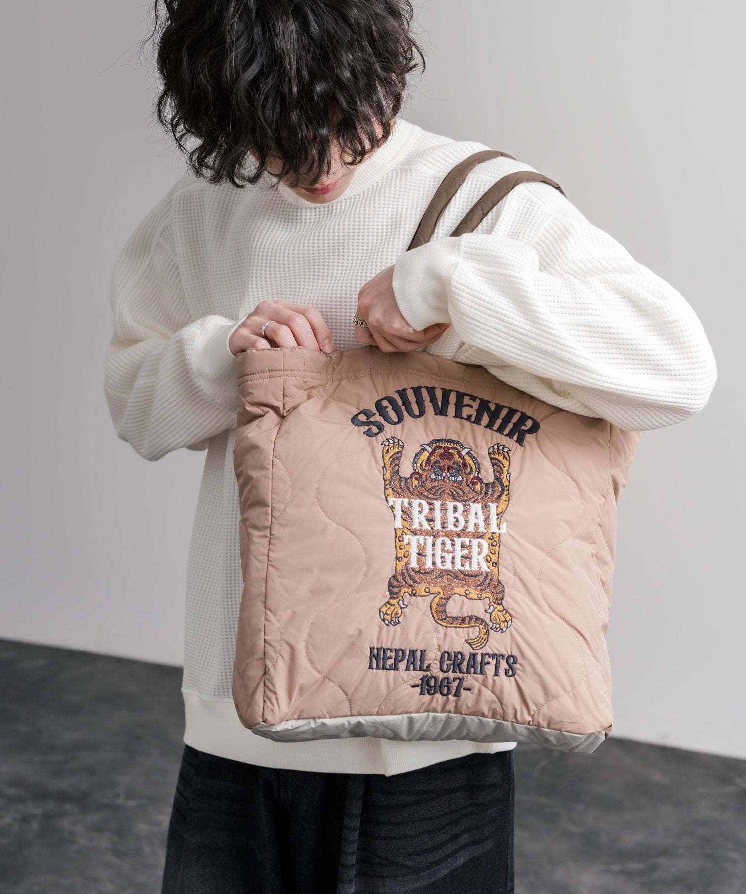 KRIFF MAYER クリフメイヤー スーベニア刺繍TOTE BAG/ひょうたん型キルティングナイロントートバッグ Z2615128 16466