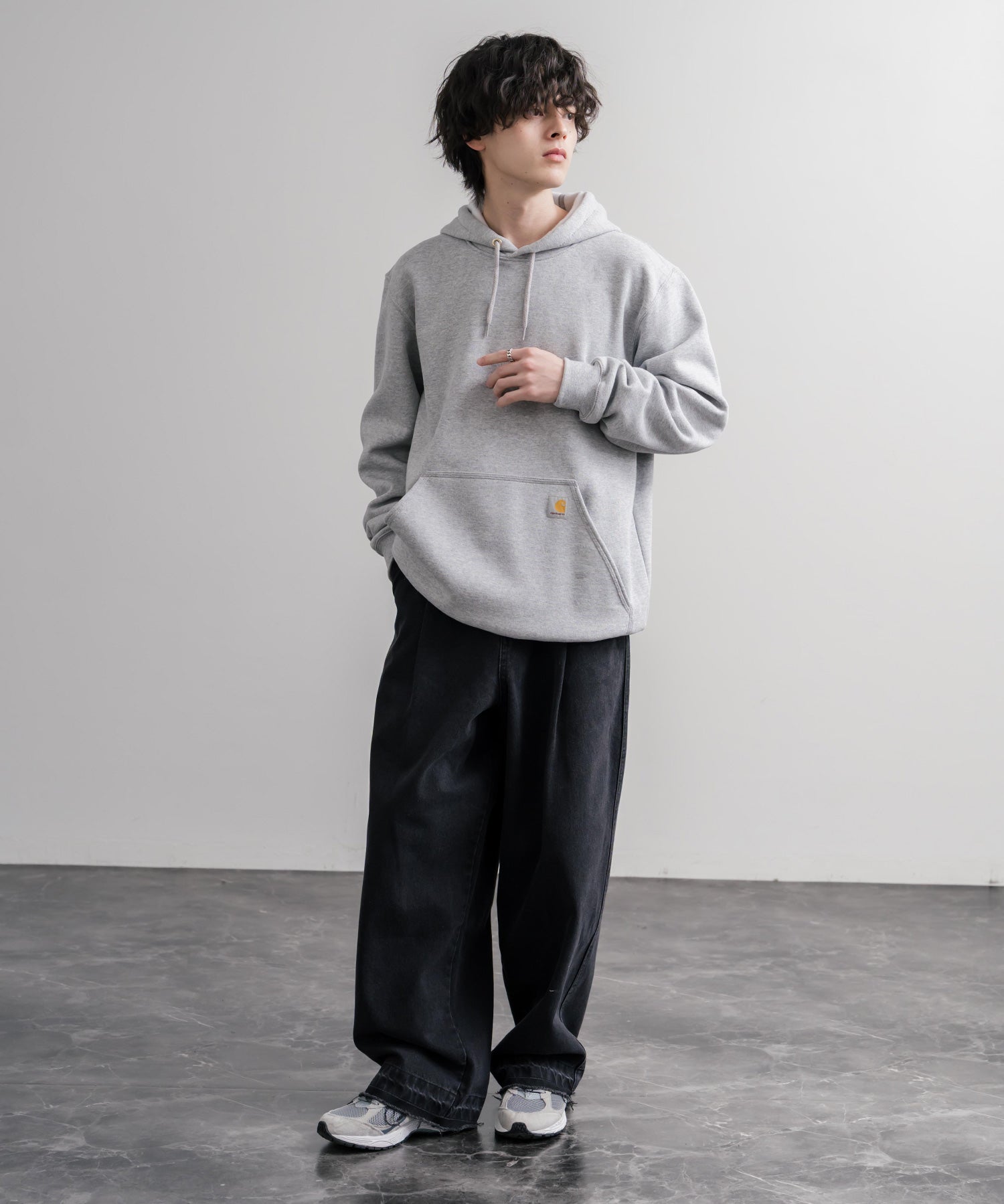 Carhartt カーハート MIDWEIGHT HOODED SWEAT/オーバーサイズ裏起毛ワンポイントロゴ長袖プルオーバーパーカー 16473
