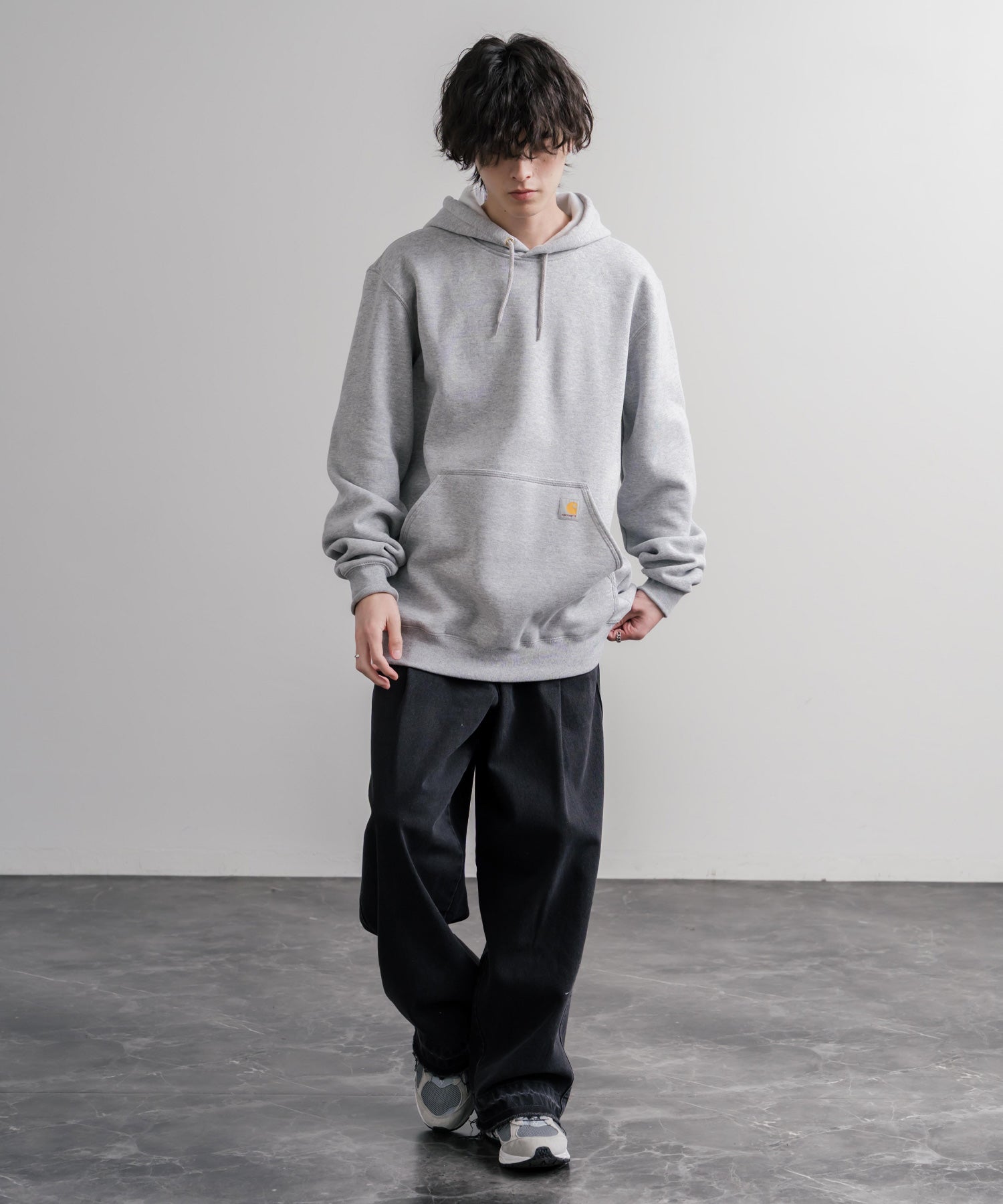 Carhartt カーハート MIDWEIGHT HOODED SWEAT/オーバーサイズ裏起毛ワンポイントロゴ長袖プルオーバーパーカー 16473