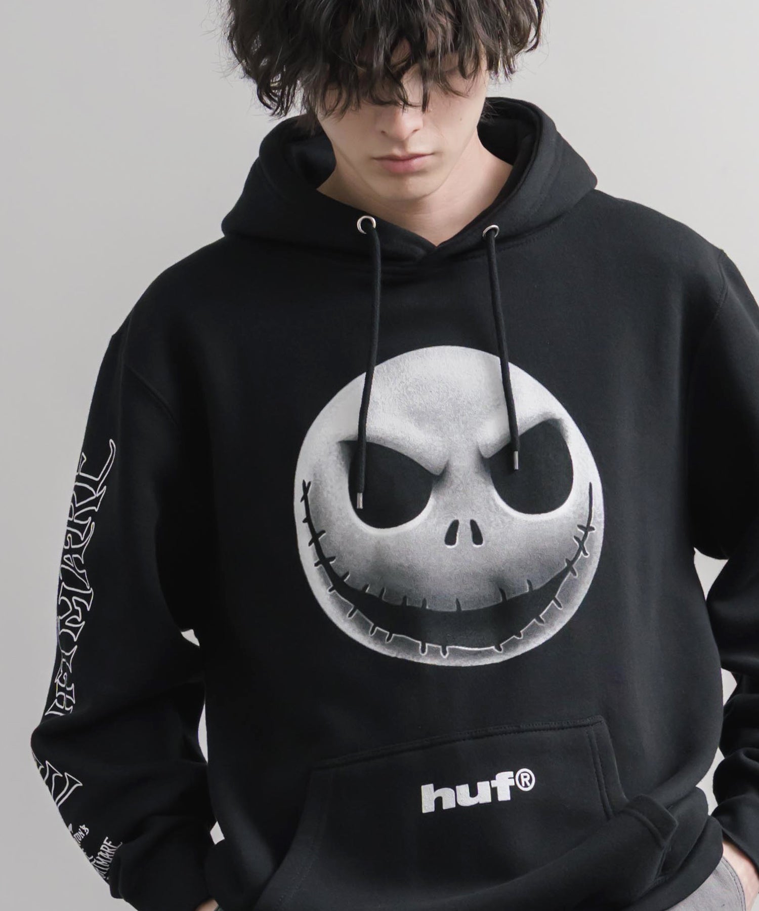 HUF ハフ オーバーサイズ裏起毛アソート長袖プルオーバーパーカー メタルギアソリッド/ナイトメア 16478