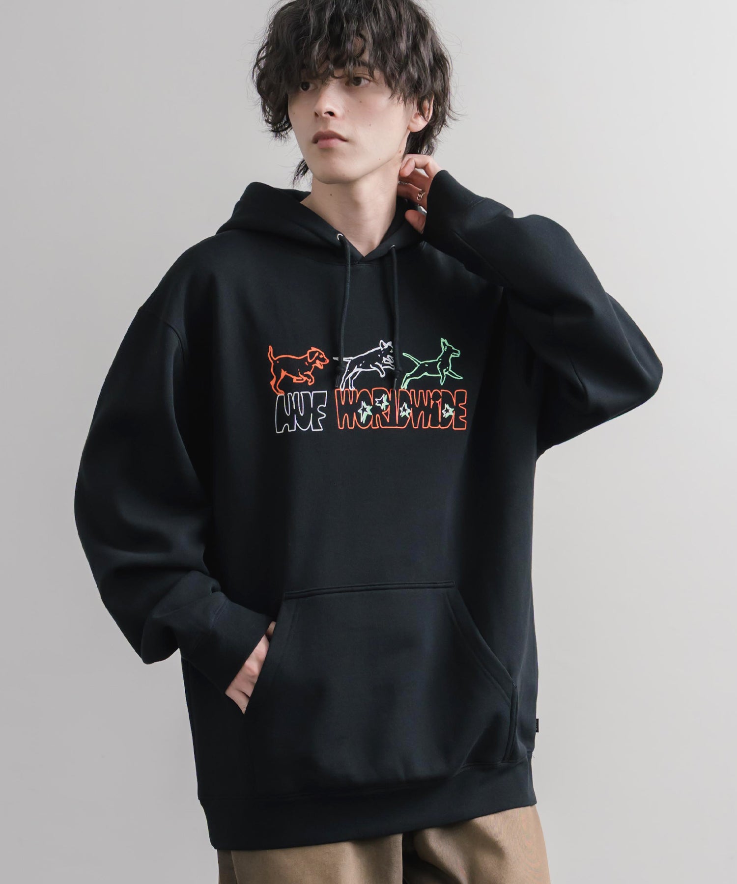 HUF ハフ オーバーサイズ裏起毛プリント刺繍アソート長袖プルオーバーパーカー 16479