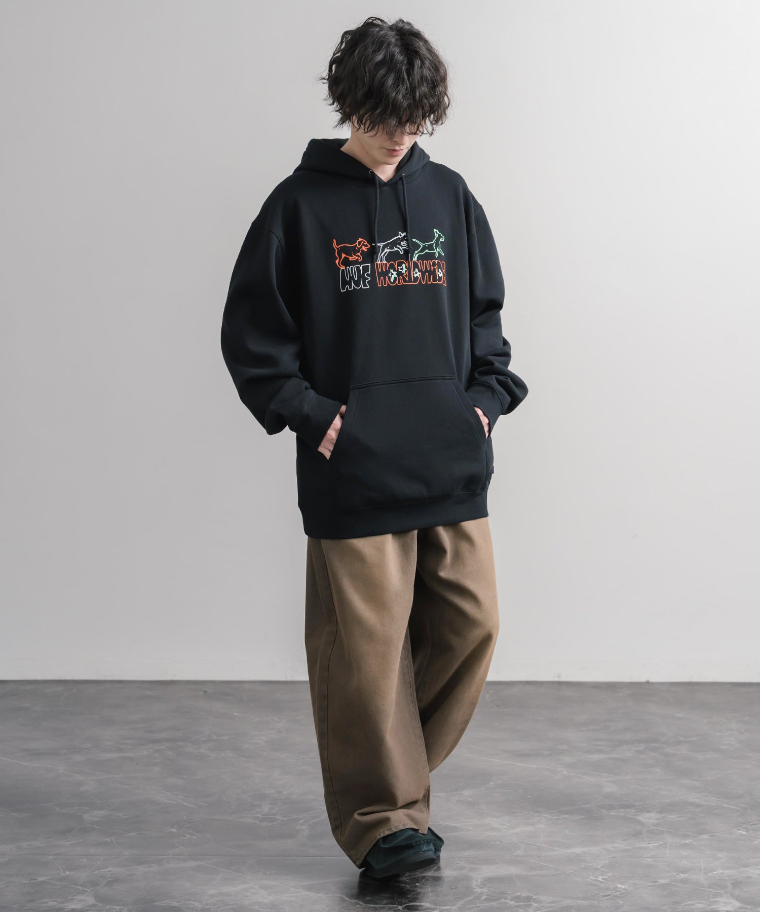 HUF ハフ オーバーサイズ裏起毛プリント刺繍アソート長袖プルオーバーパーカー 16479