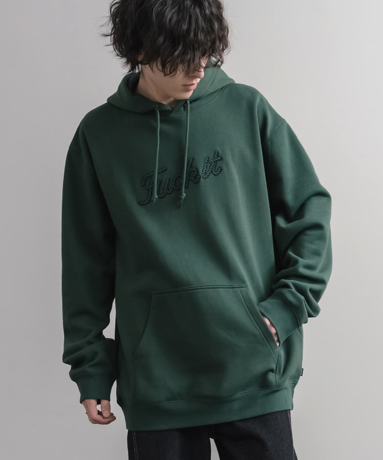 HUF ハフ オーバーサイズ裏起毛プリント刺繍アソート長袖プルオーバーパーカー 16479
