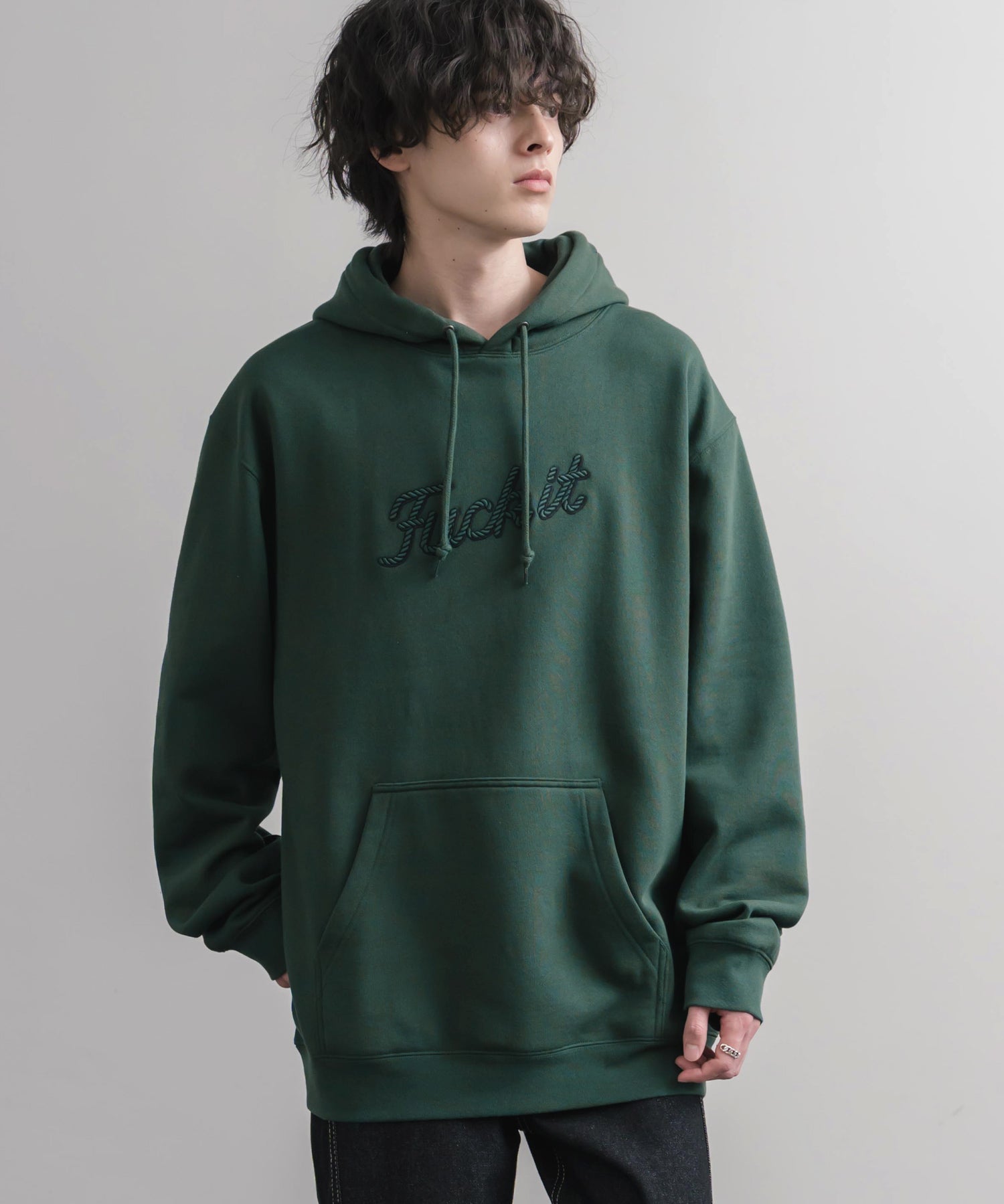 HUF ハフ オーバーサイズ裏起毛プリント刺繍アソート長袖プルオーバーパーカー 16479