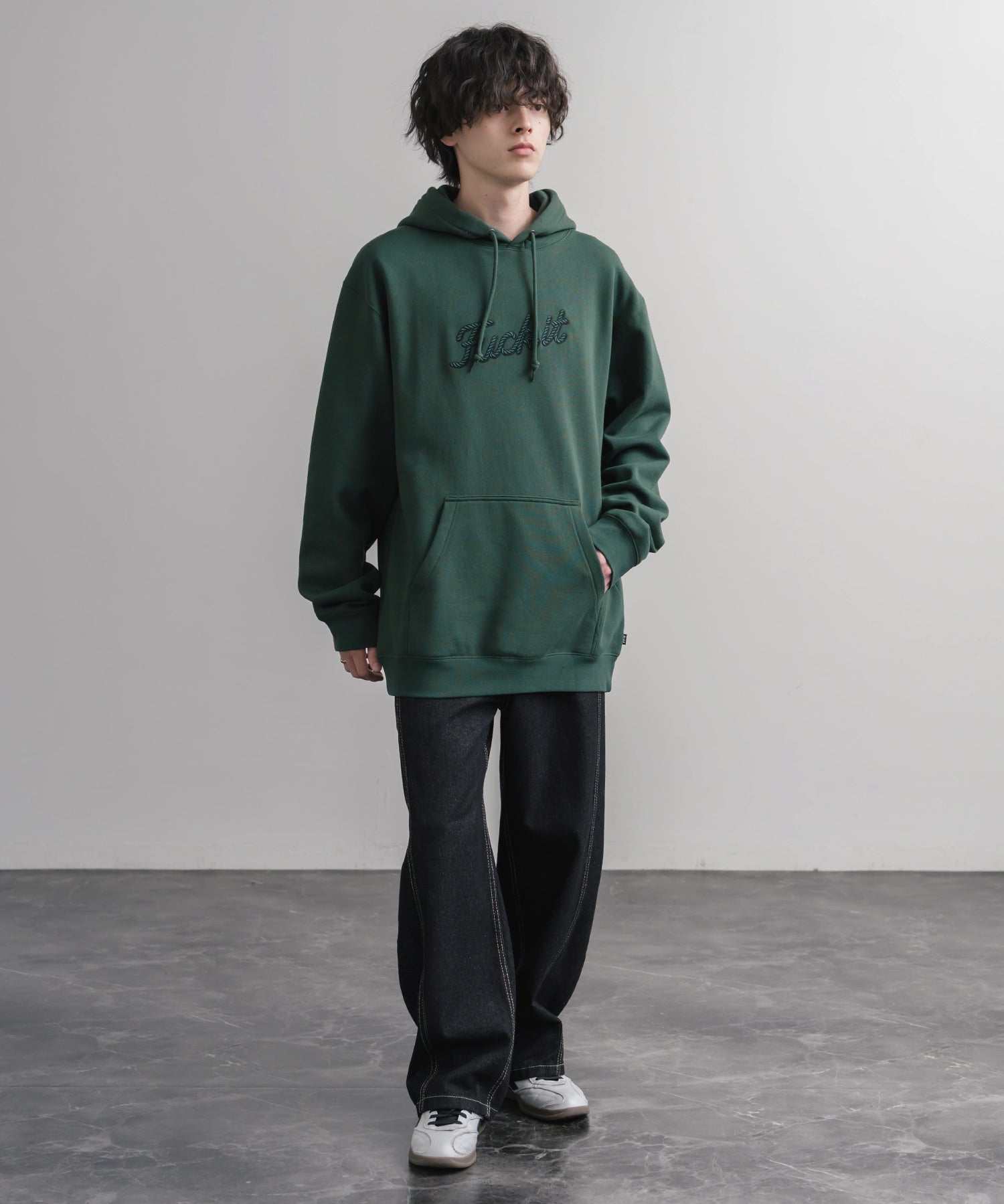 HUF ハフ オーバーサイズ裏起毛プリント刺繍アソート長袖プルオーバーパーカー 16479