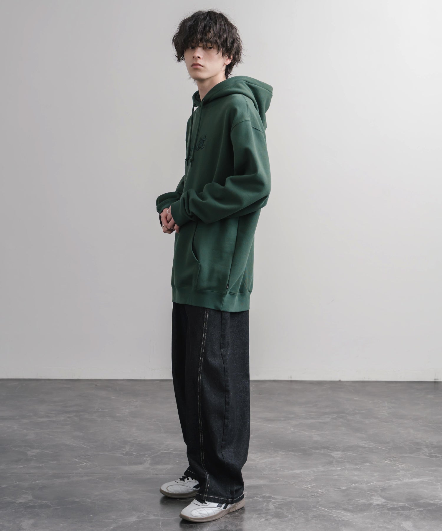 HUF ハフ オーバーサイズ裏起毛プリント刺繍アソート長袖プルオーバーパーカー 16479