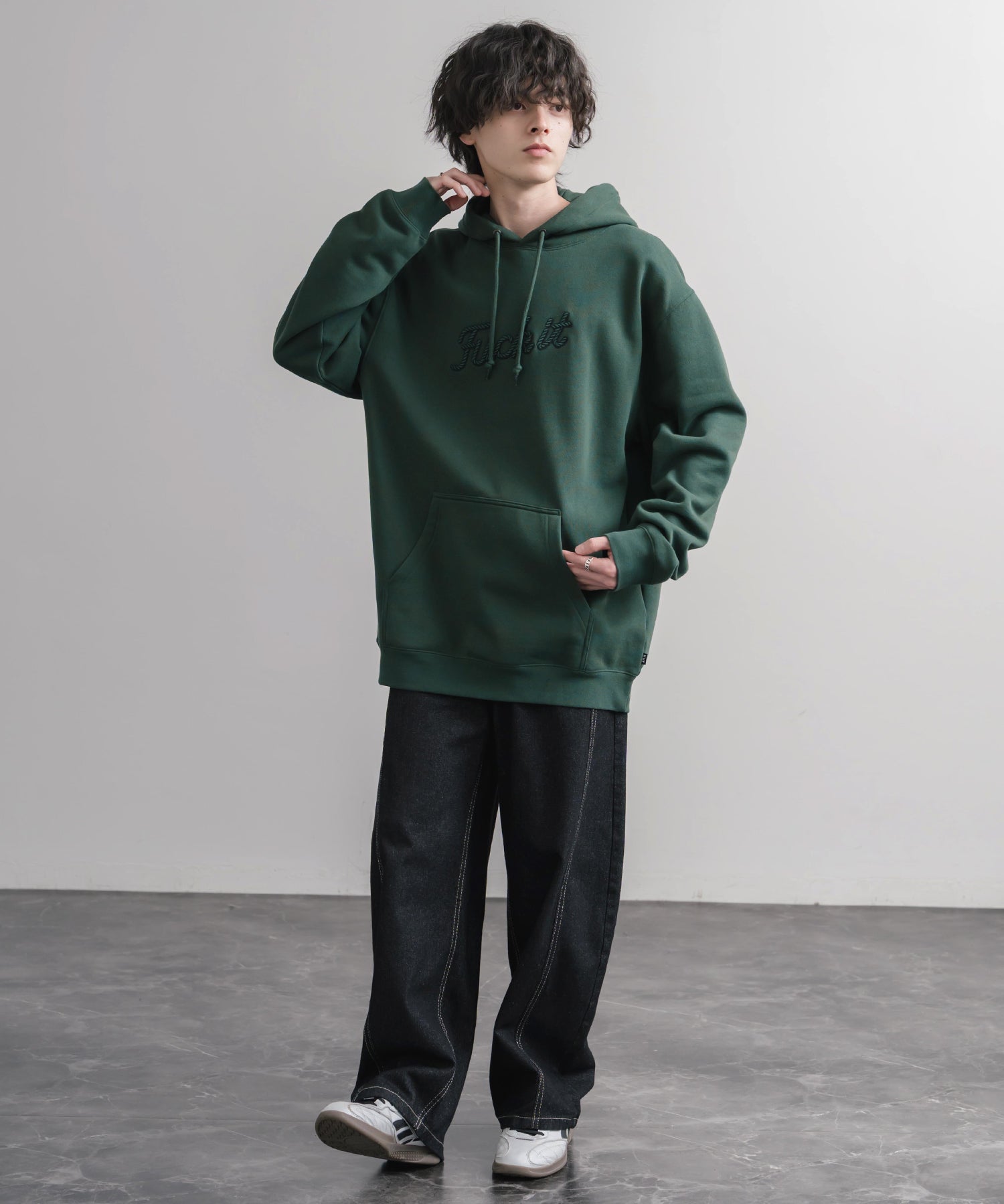 HUF ハフ オーバーサイズ裏起毛プリント刺繍アソート長袖プルオーバーパーカー 16479
