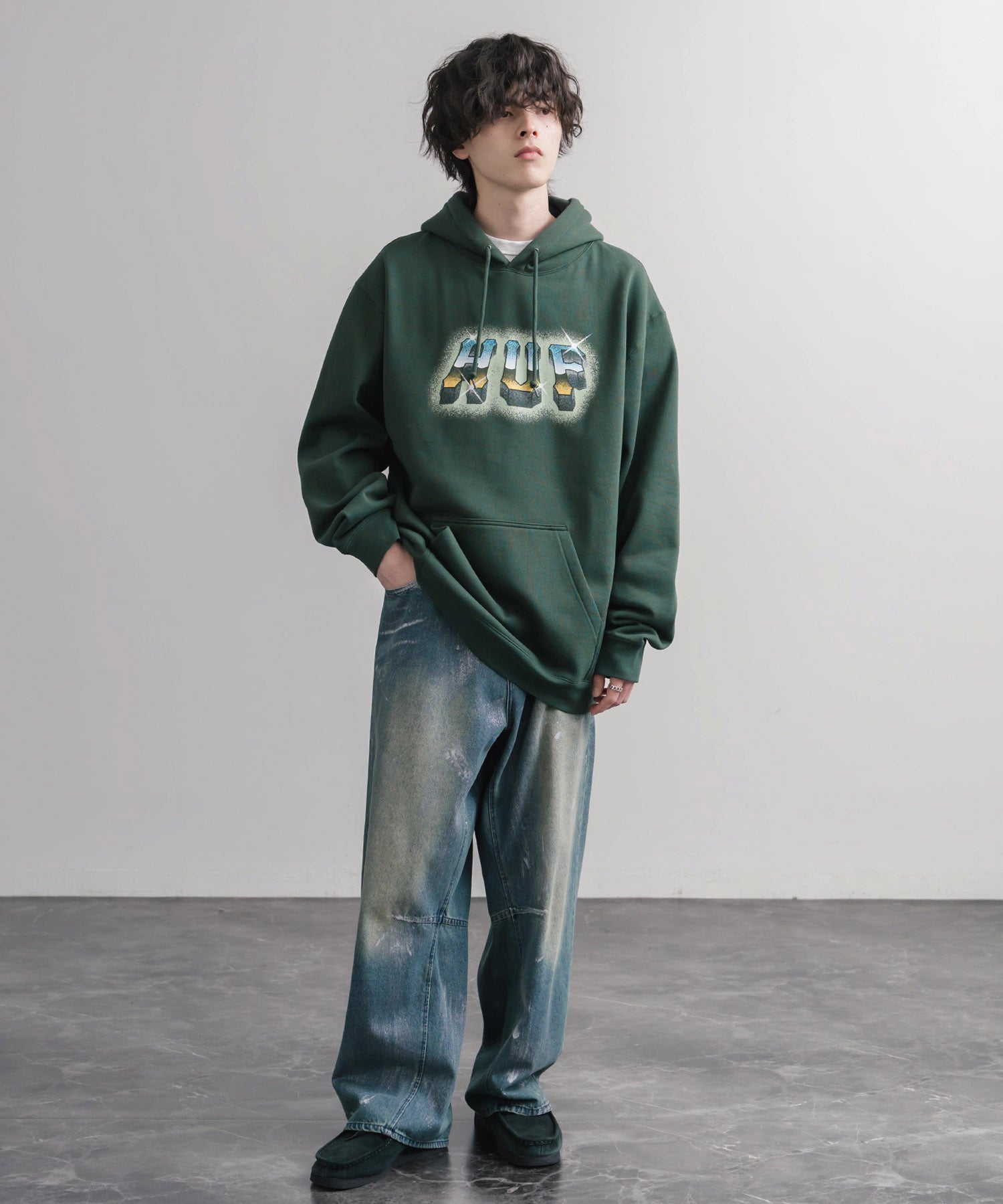 HUF ハフ オーバーサイズ裏起毛プリント刺繍アソート長袖プルオーバーパーカー 16479