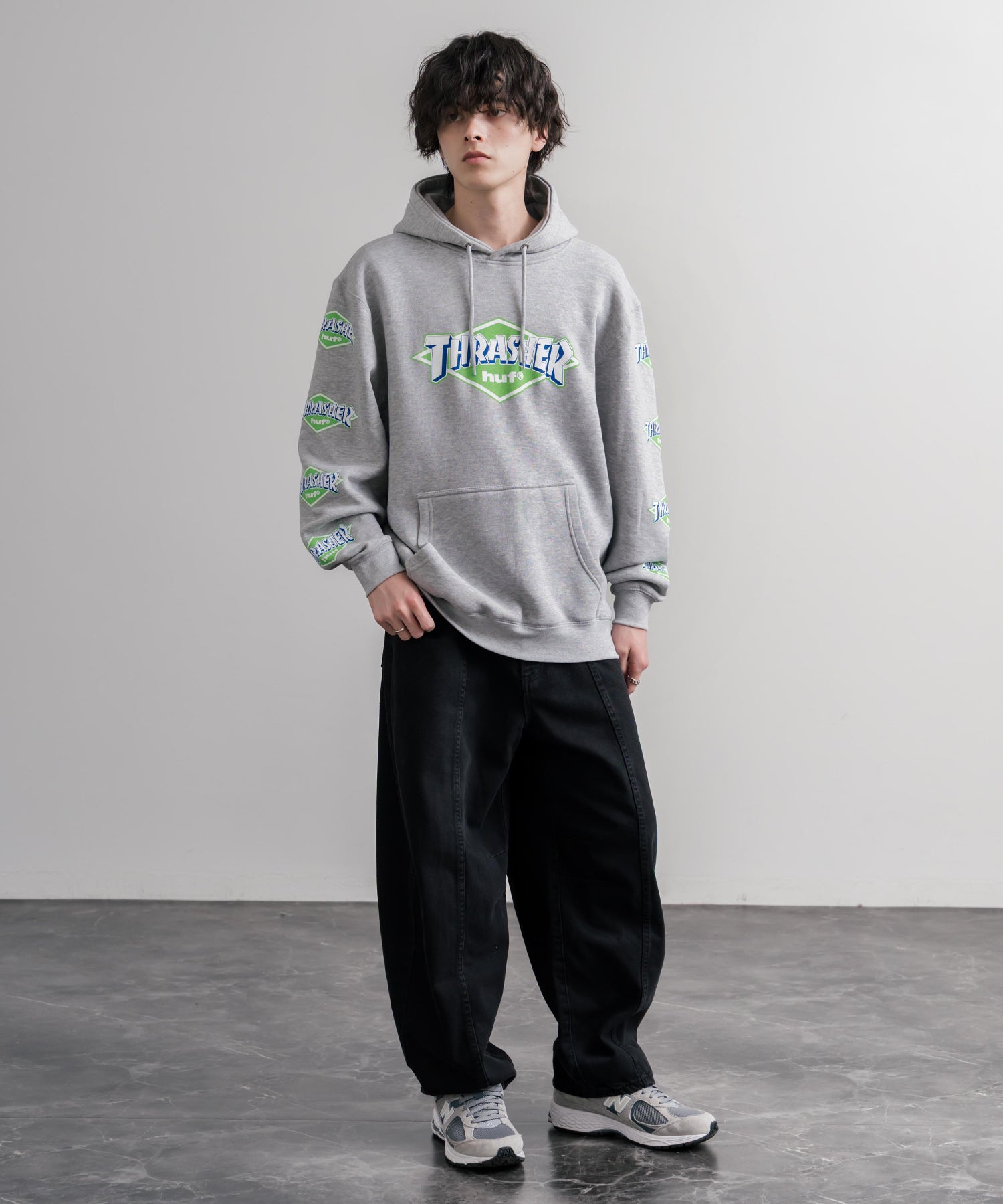 HUF ハフ オーバーサイズ裏起毛THRASHER袖プリントプルオーバーパーカー 16480