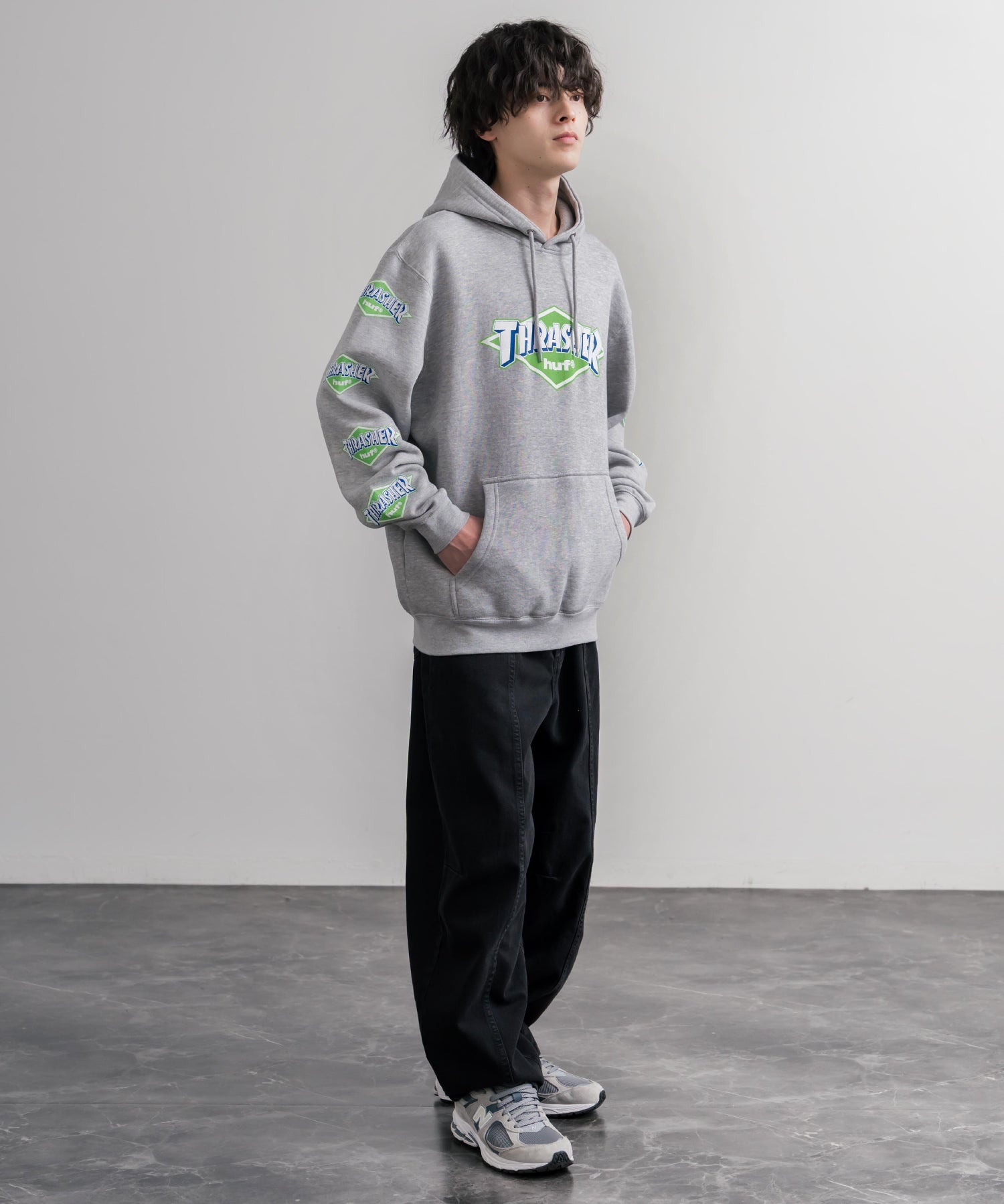 HUF ハフ オーバーサイズ裏起毛THRASHER袖プリントプルオーバーパーカー 16480