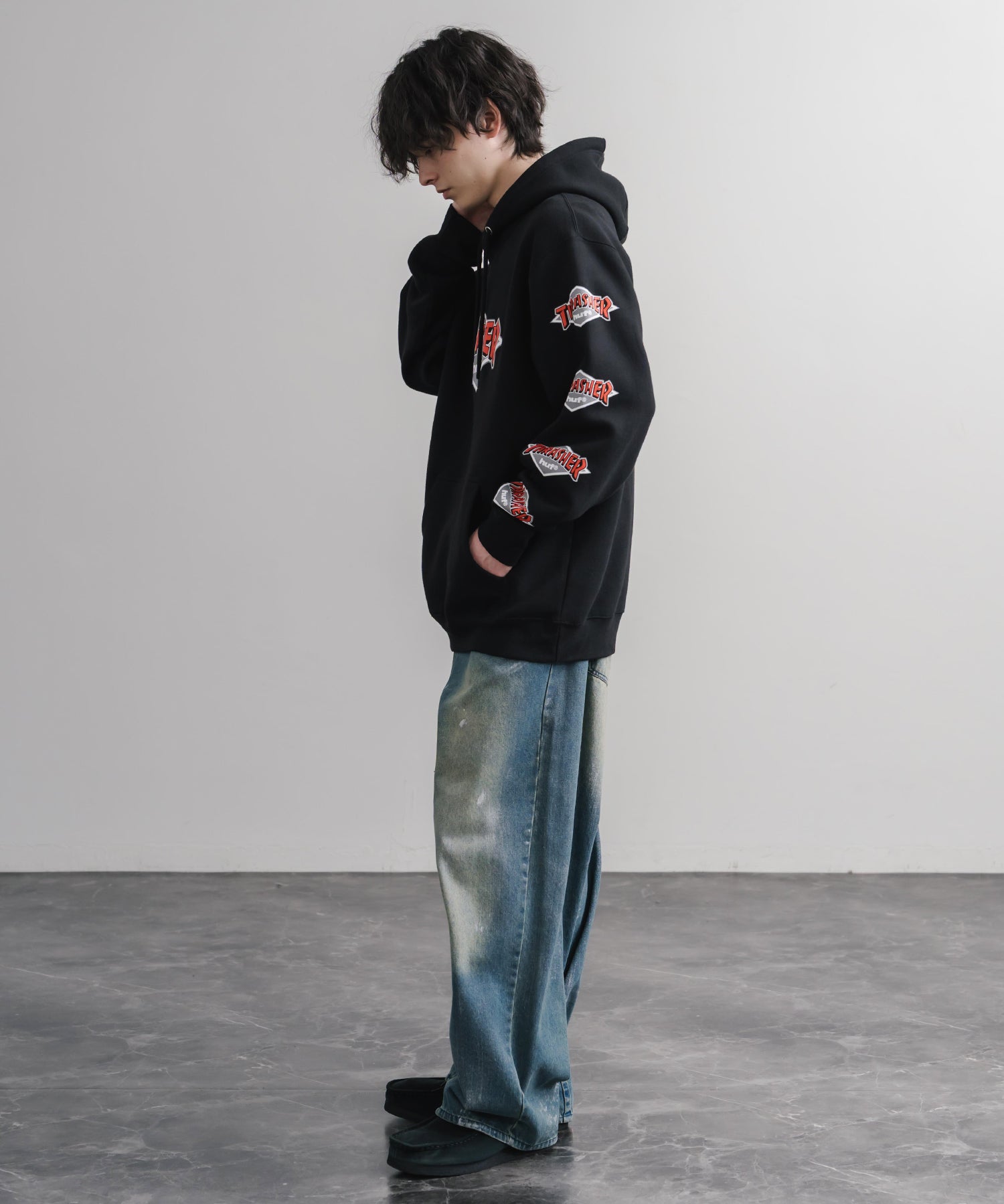 HUF ハフ オーバーサイズ裏起毛THRASHER袖プリントプルオーバーパーカー 16480