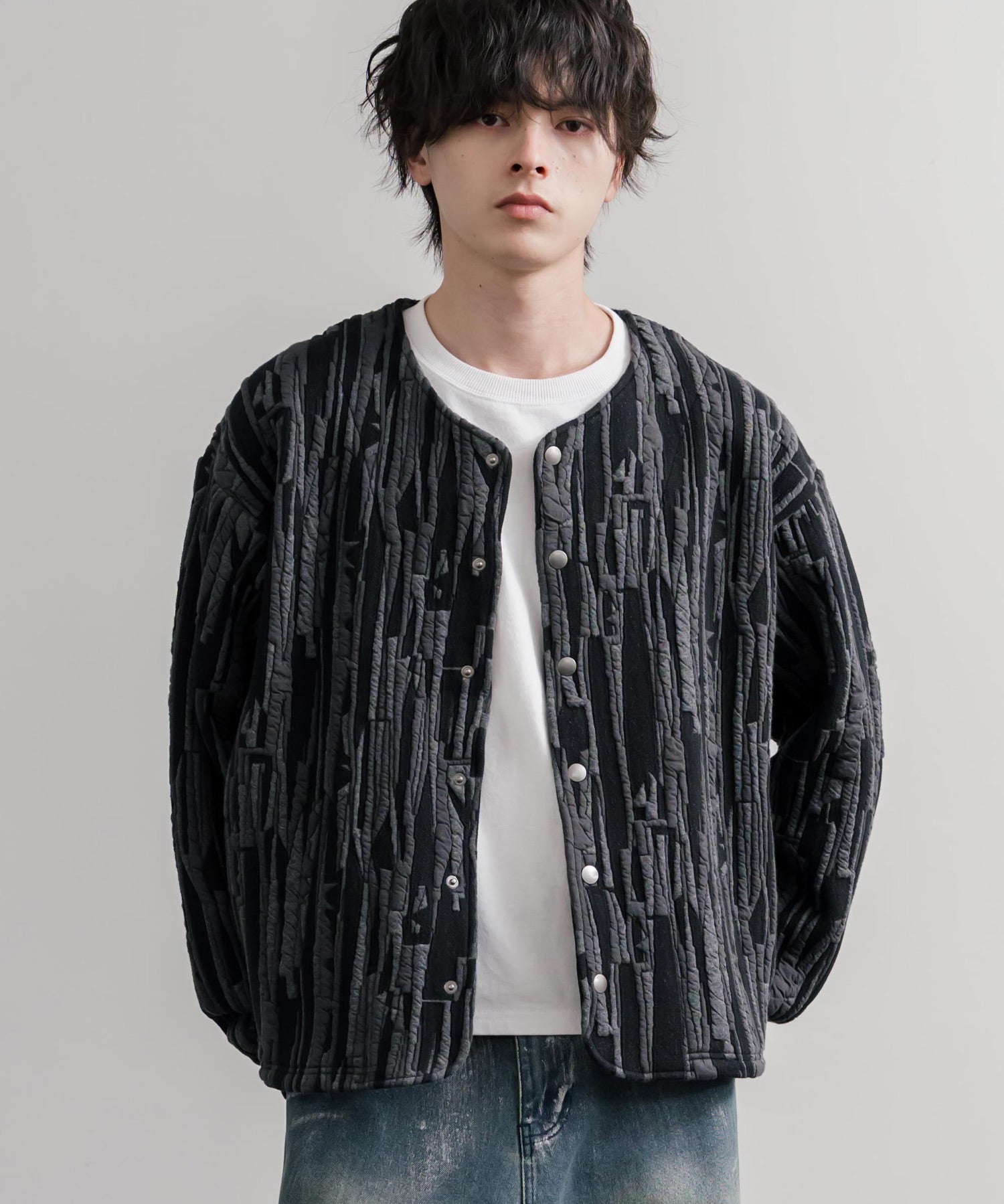 Upscape Audience アップスケープオーディエンス 日本製 国産 尾州 幾何柄コットンキルトフィンガーホール付きノーカラースナップボタンジャケット AUD7408 16552