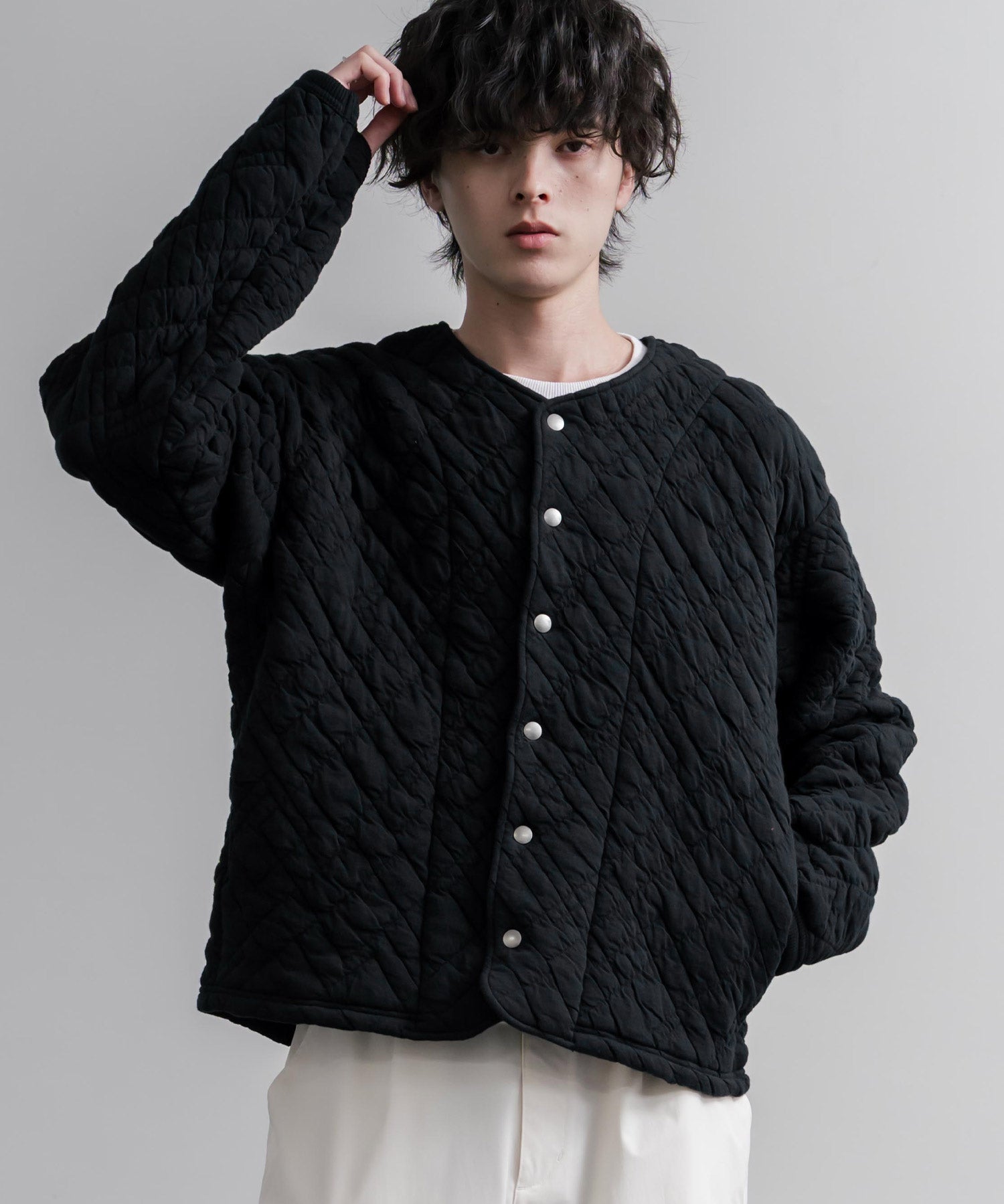 Upscape Audience アップスケープオーディエンス 日本製 国産 尾州ダイヤ柄コットンキルトフィンガーホール付きノーカラースナップボタンジャケット AUD7419 16567