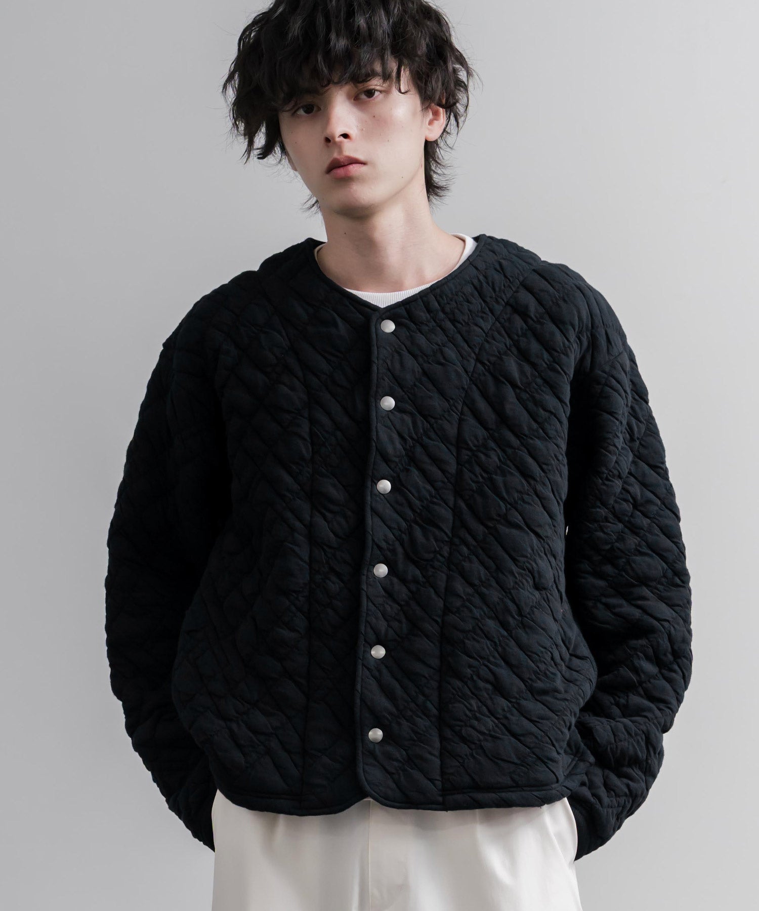 Upscape Audience アップスケープオーディエンス 日本製 国産 尾州ダイヤ柄コットンキルトフィンガーホール付きノーカラースナップボタンジャケット AUD7419 16567