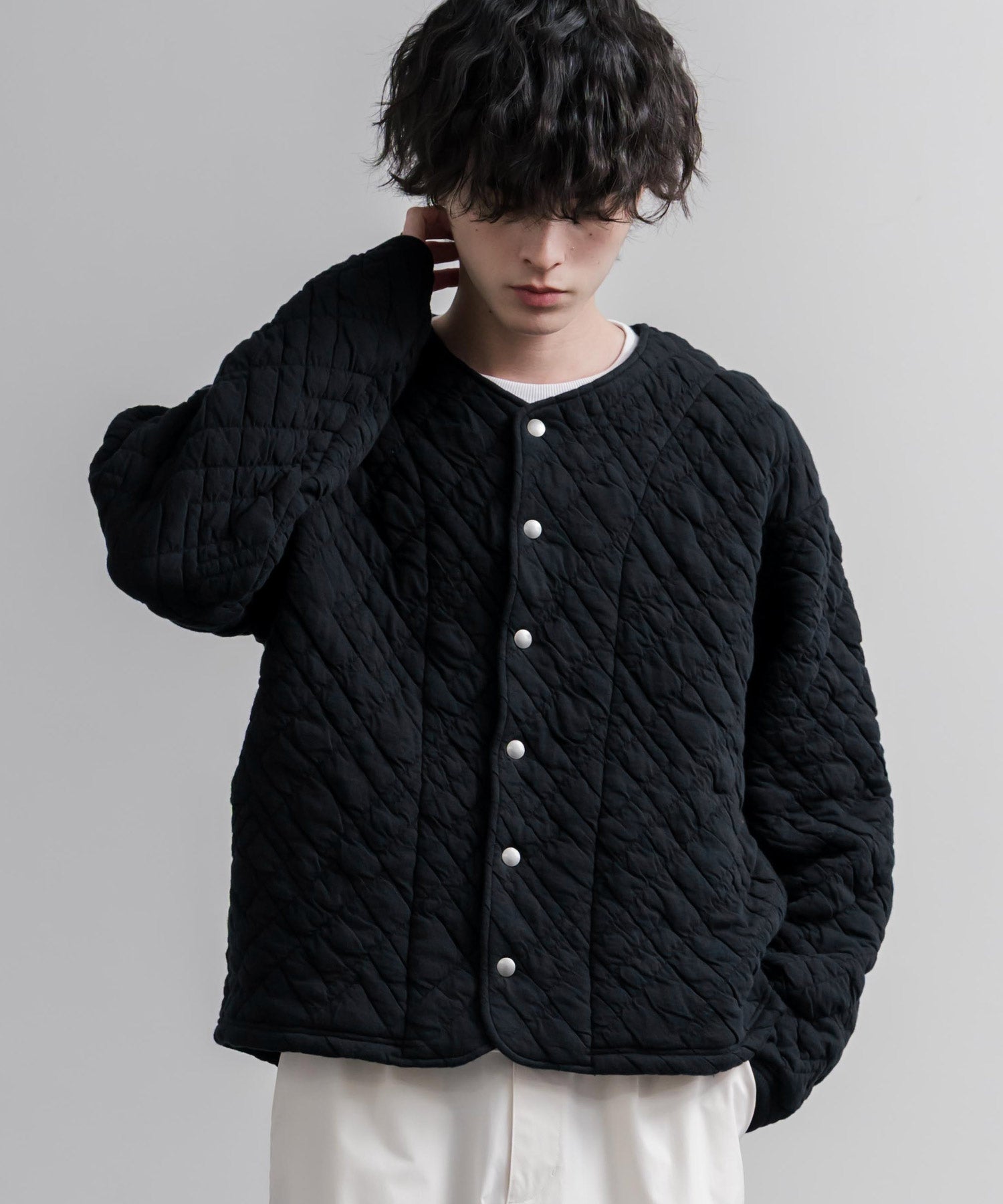 Upscape Audience アップスケープオーディエンス 日本製 国産 尾州ダイヤ柄コットンキルトフィンガーホール付きノーカラースナップボタンジャケット AUD7419 16567