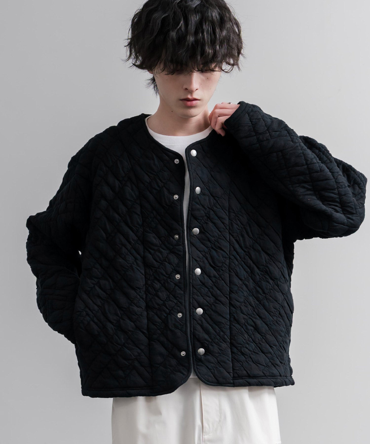 Upscape Audience アップスケープオーディエンス 日本製 国産 尾州ダイヤ柄コットンキルトフィンガーホール付きノーカラースナップボタンジャケット AUD7419 16567