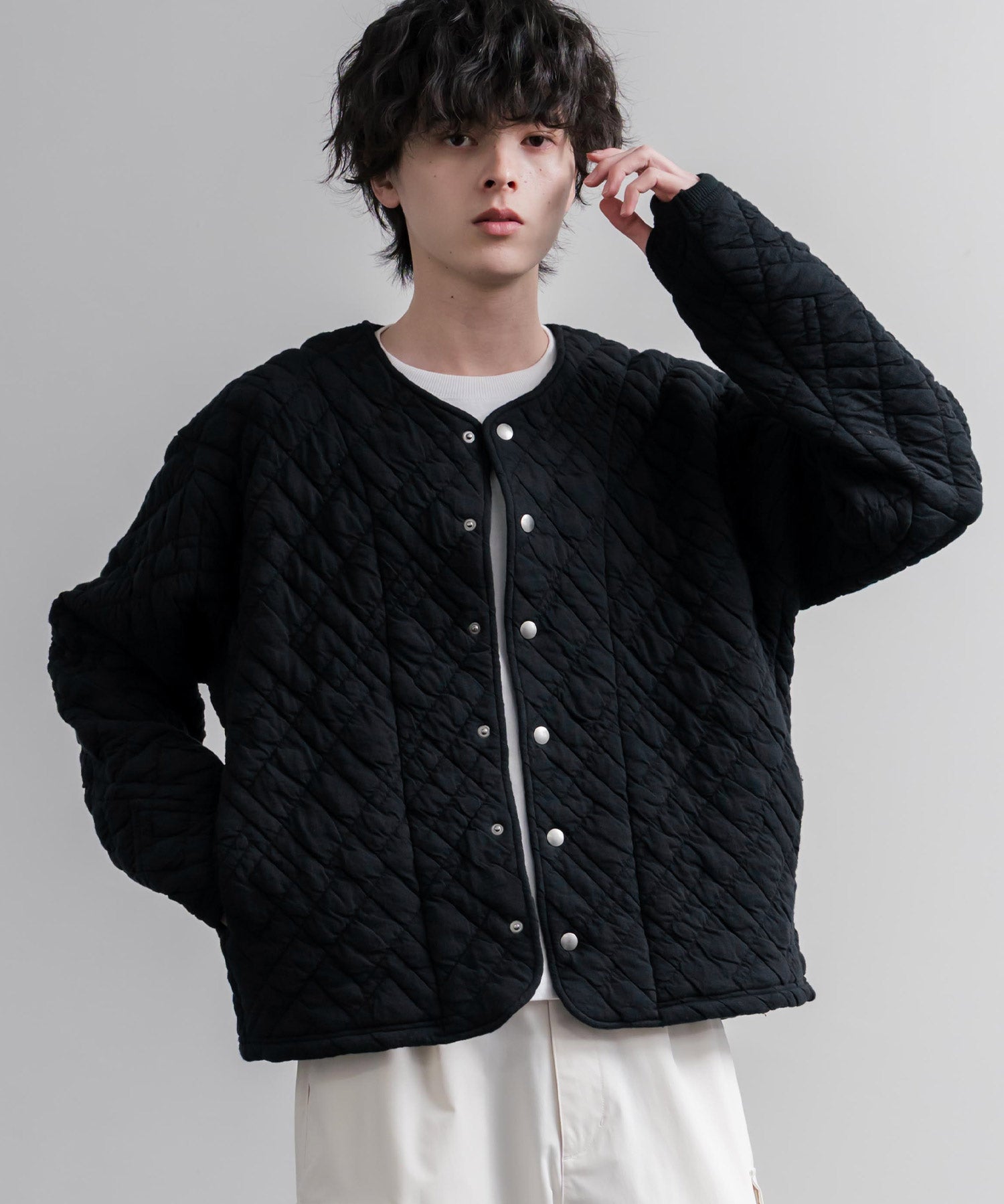 Upscape Audience アップスケープオーディエンス 日本製 国産 尾州ダイヤ柄コットンキルトフィンガーホール付きノーカラースナップボタンジャケット AUD7419 16567