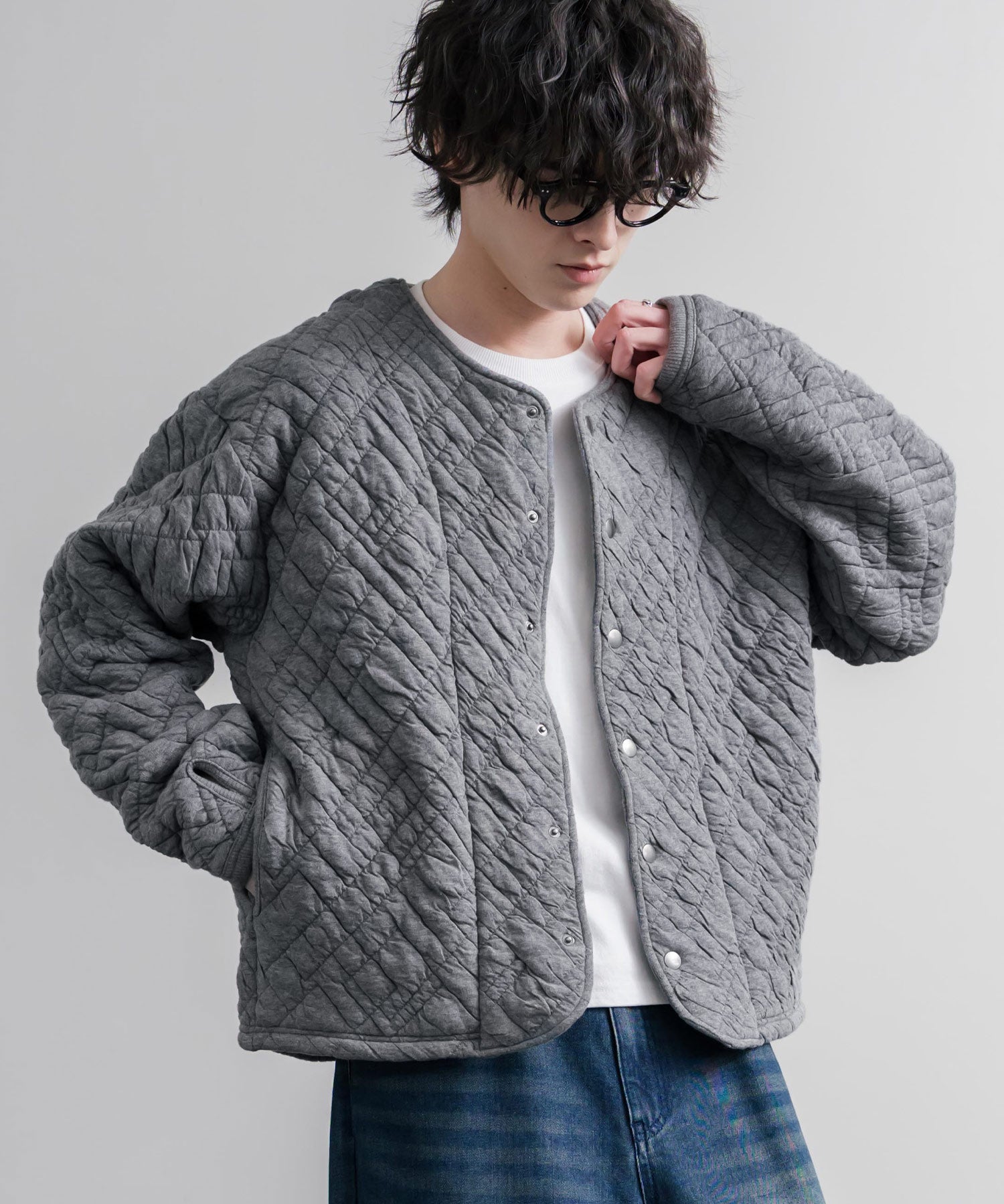 Upscape Audience アップスケープオーディエンス 日本製 国産 尾州ダイヤ柄コットンキルトフィンガーホール付きノーカラースナップボタンジャケット AUD7419 16567
