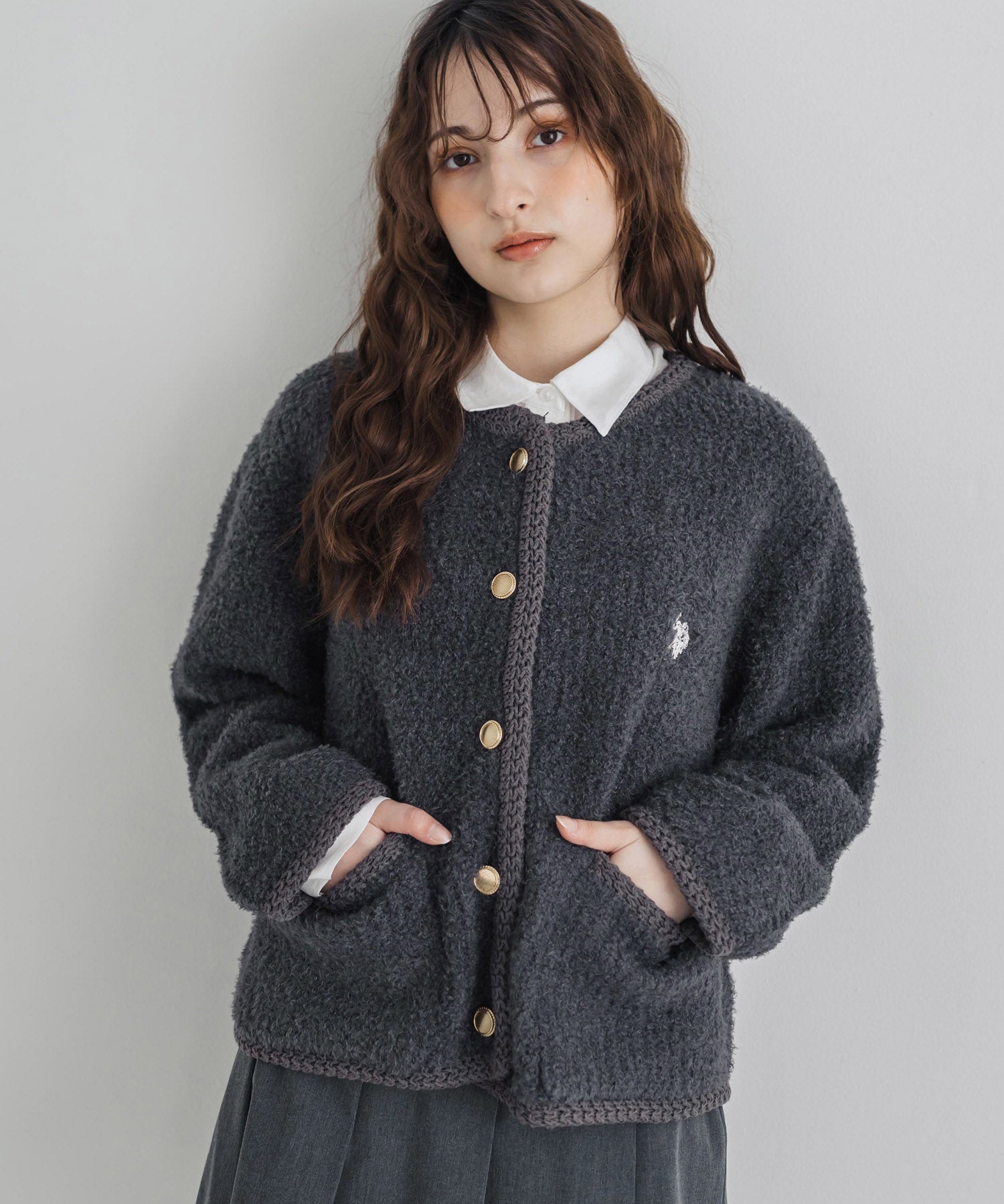 U.S. POLO ASSN. ユーエスポロアッスン W's オーバーサイズワンポイントロゴ刺繍ノーカラーニットボアジャケット/ゴールドボタンニットカーディガン 16584