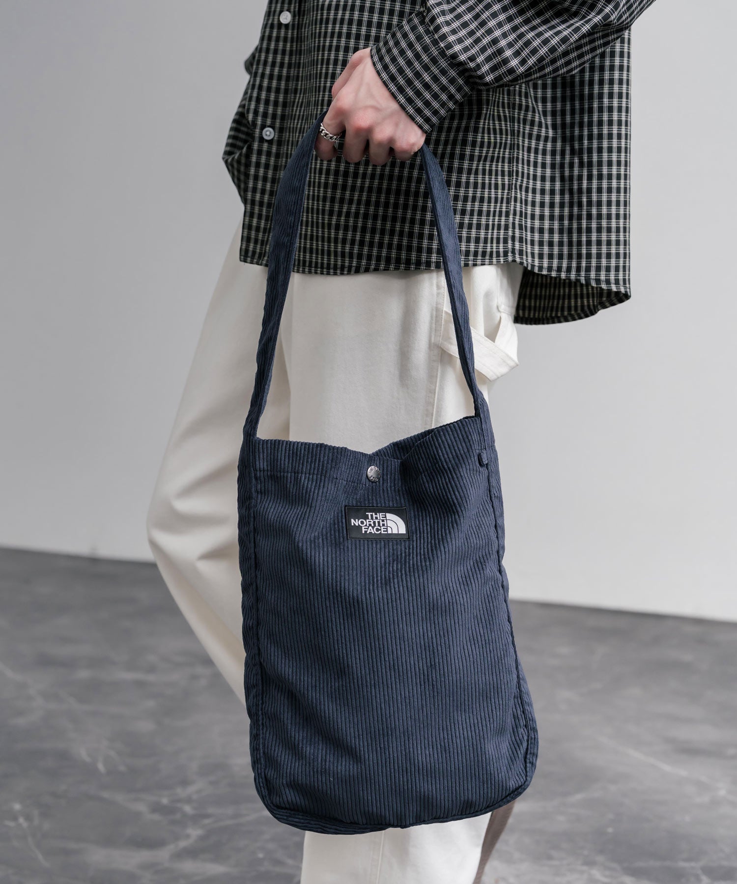 THE NORTH FACE ザ・ノースフェイス FLUID TOTE_PLUS コーデュロイトートバッグ/ロゴワッペンワンショルダーバッグ 16611