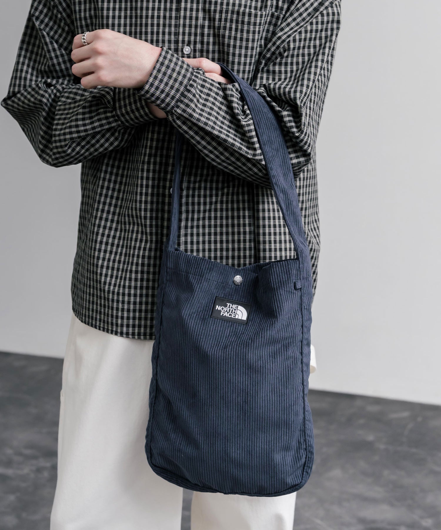 THE NORTH FACE ザ・ノースフェイス FLUID TOTE_PLUS コーデュロイトートバッグ/ロゴワッペンワンショルダーバッグ 16611