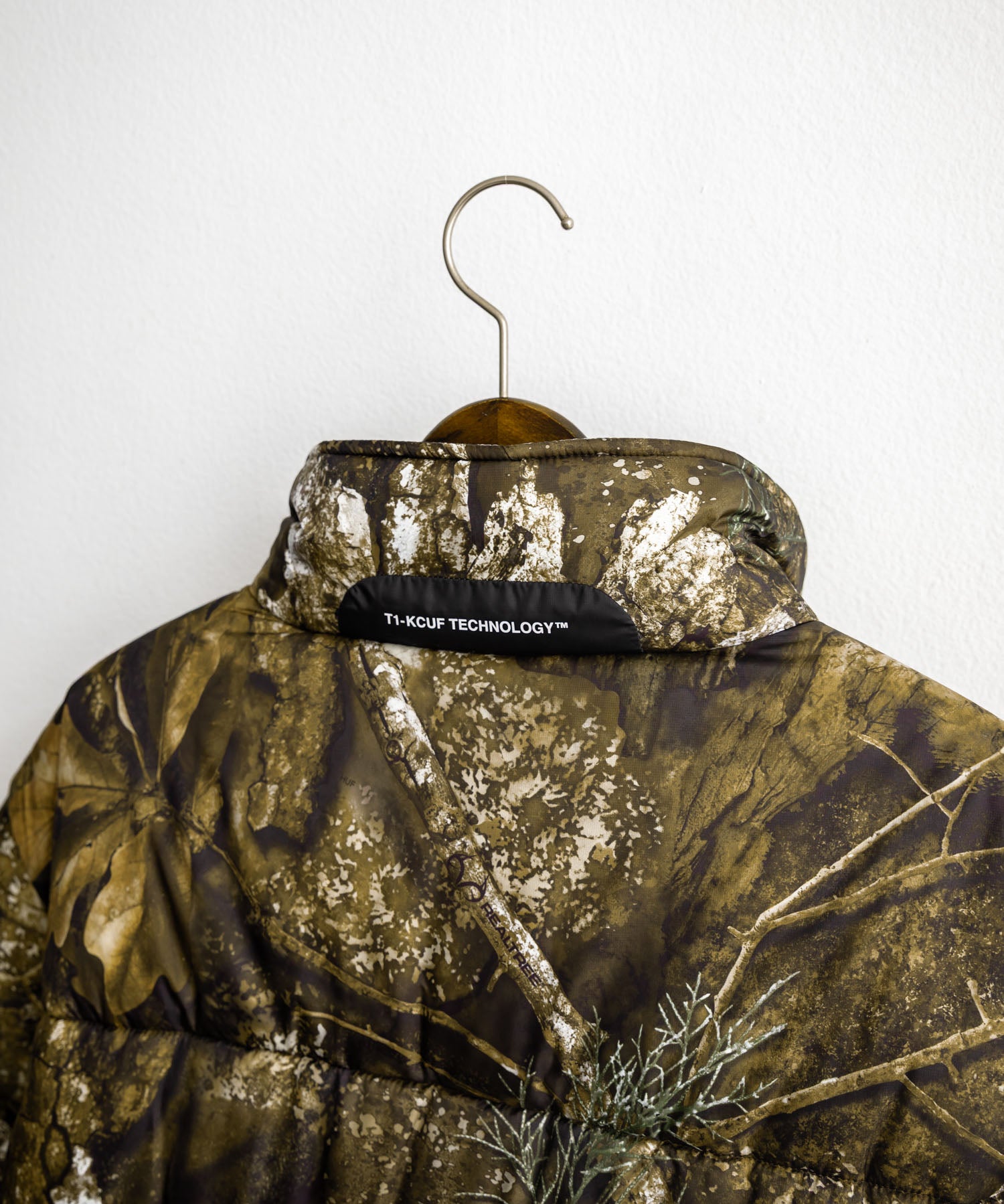 HUF ハフ SEQUOIA PUFFER JACKET REALTREE SEQUOIA PUFFER オーバーサイズワンポイントロゴ中綿ジャケット 15056