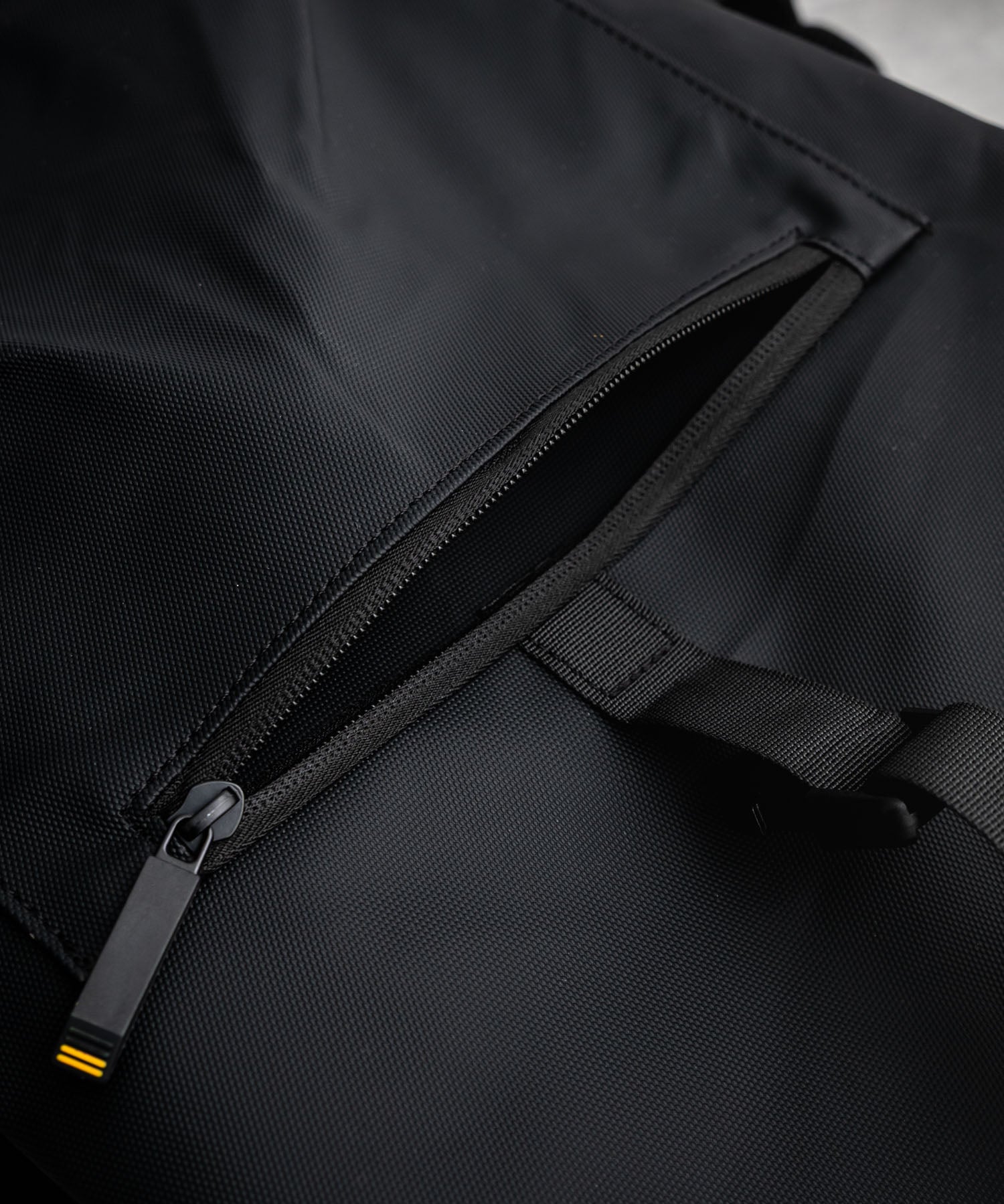 ロールトップアーバンフラップデイパック/バックパック/リュック 15512