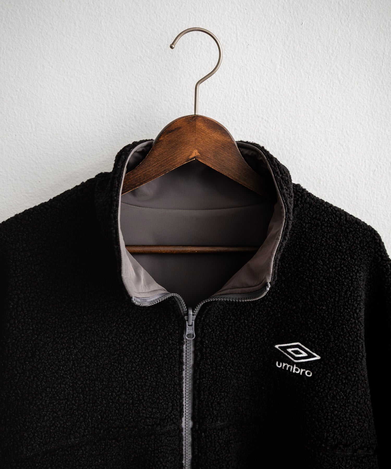 UMBRO アンブロ 別注コラボ 2wayリバーシブルワンポイントロゴ刺繍トラックボアジャケット 14947