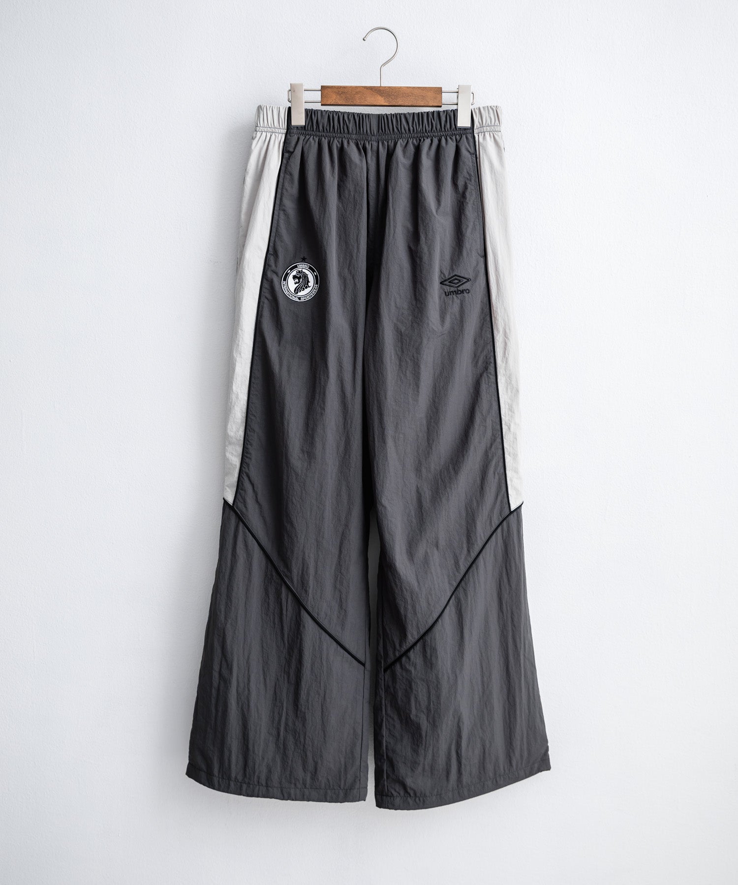 UMBRO アンブロ 裾スピンドルパイピングナイロンイージーパンツ/ワイドトラックパンツ 16394【セットアップ可能】