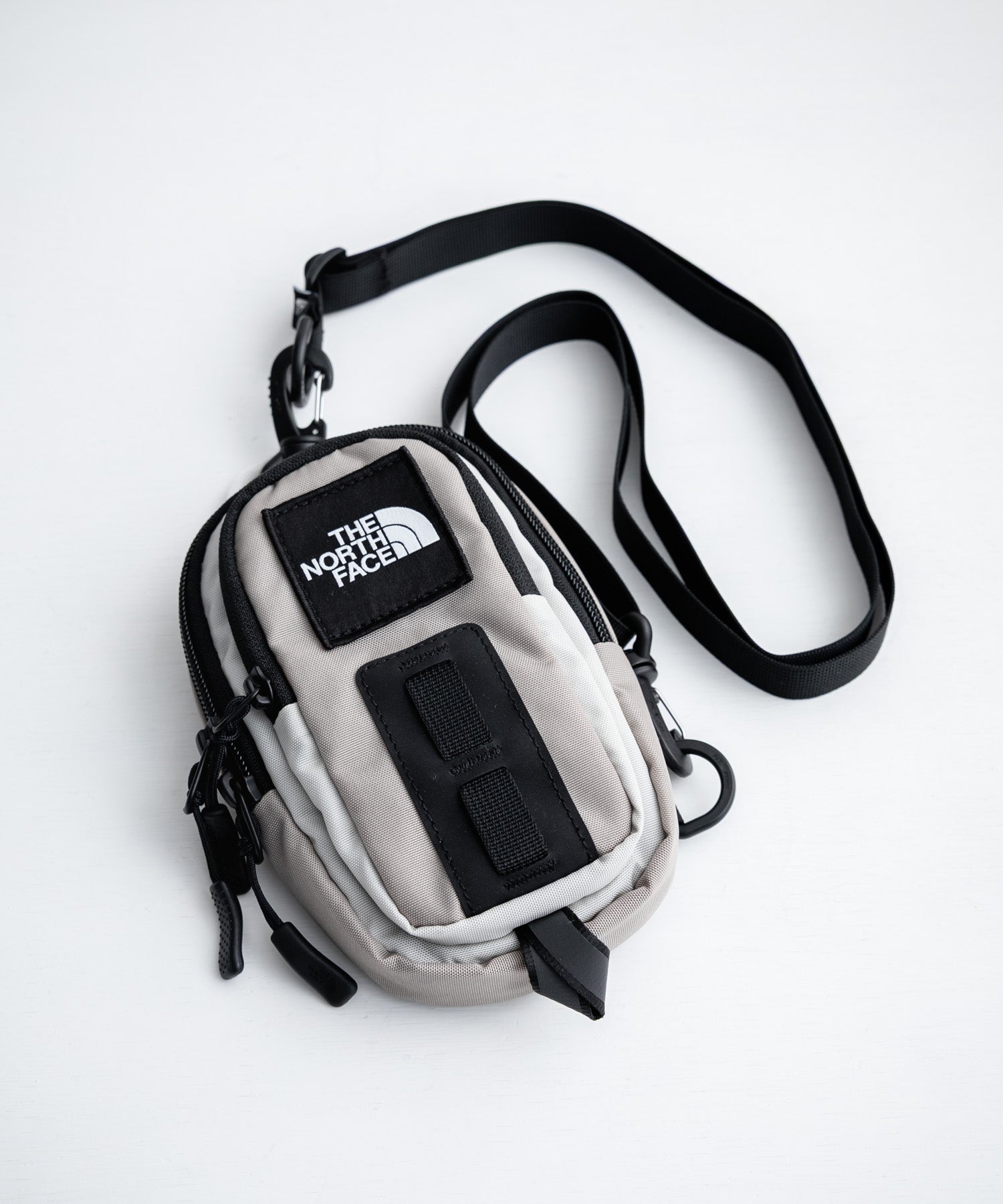 THE NORTH FACE ザ・ノースフェイス HOT SHOT CROSSBODY ホットショットクロスボディバッグ/コンパクトショルダーバッグ 16388