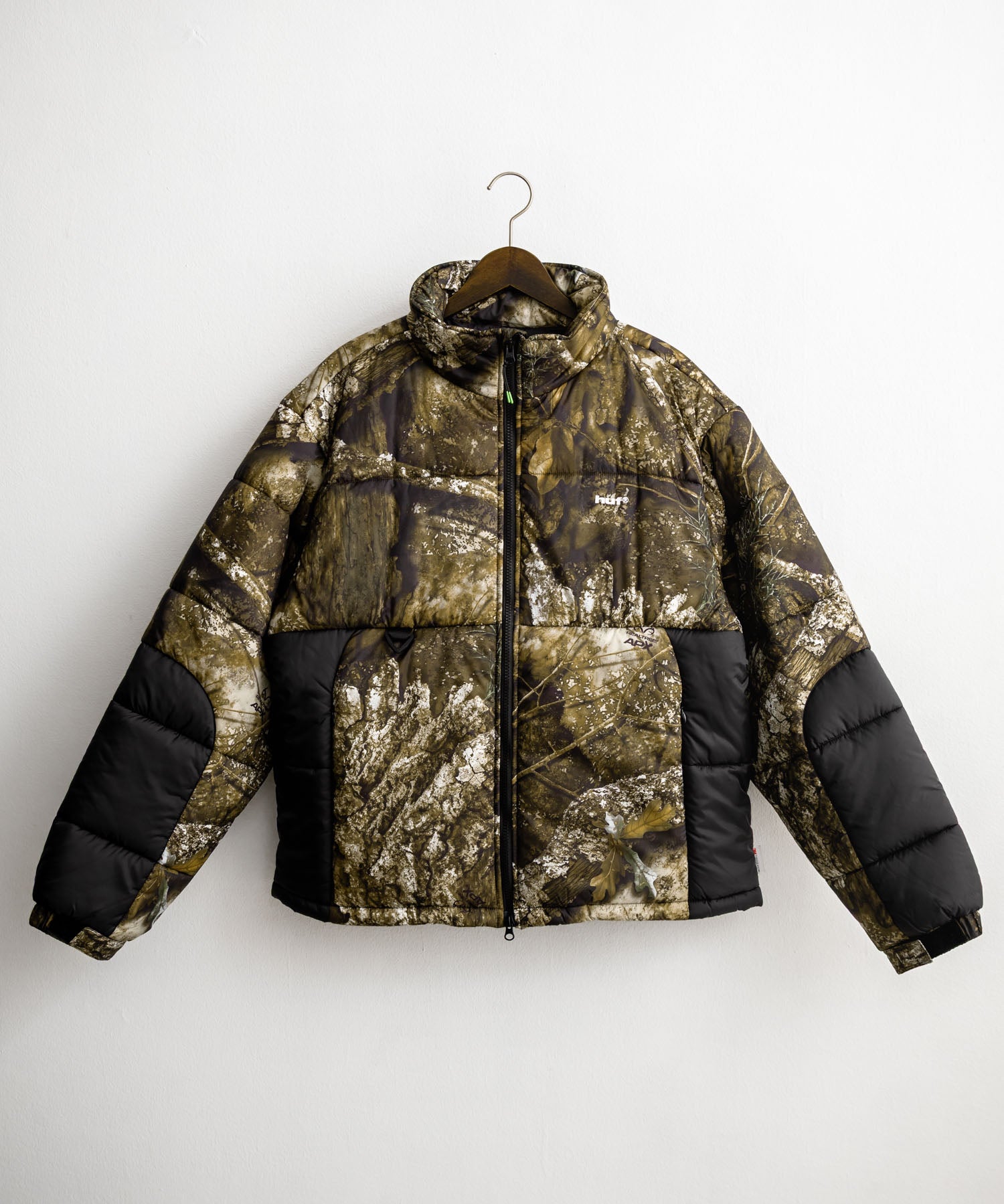 HUF ハフ SEQUOIA PUFFER JACKET REALTREE SEQUOIA PUFFER オーバーサイズワンポイントロゴ中綿ジャケット 15056