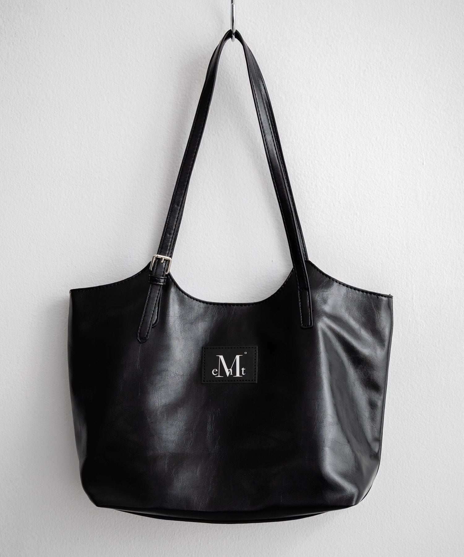MUCENT ムセント ARMAND FRONT BUCKLE LEATHER SHOULDER BAG UNISEX PUレザーバッグ 16040