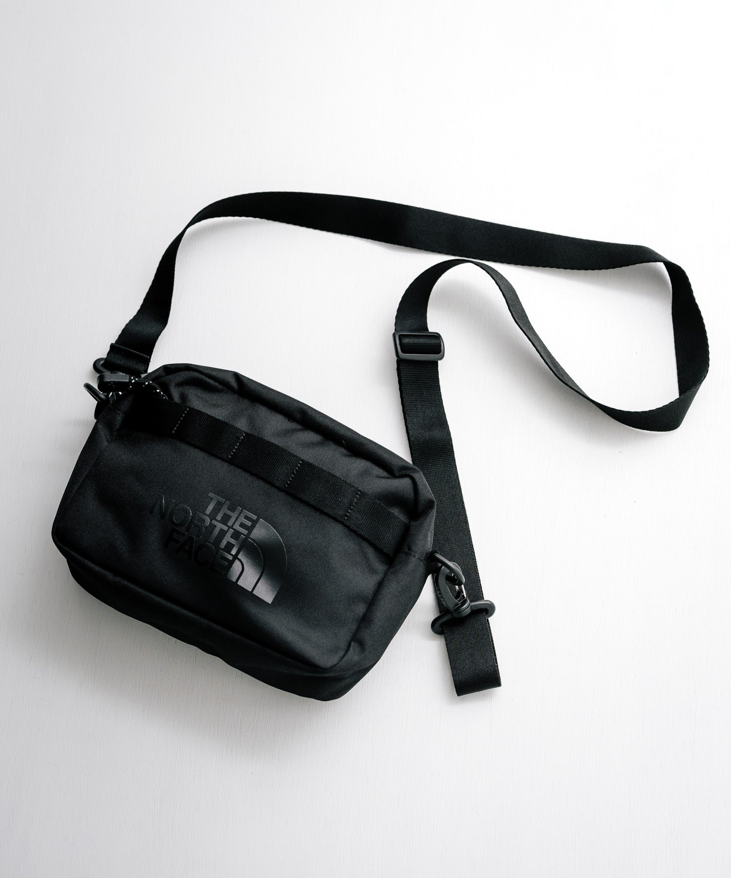 【新品】韓国限定 ホワイトレーベル ノースフェイス　ハンドバッグ Lサイズ　黒 THE NORTH FACE（ザ ノースフェイス） ショルダーバッグ WHITE LABEL