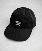 UMBRO 別注コラボ ワンポインロゴ刺繍ナイロンバンジーキャップ	15351