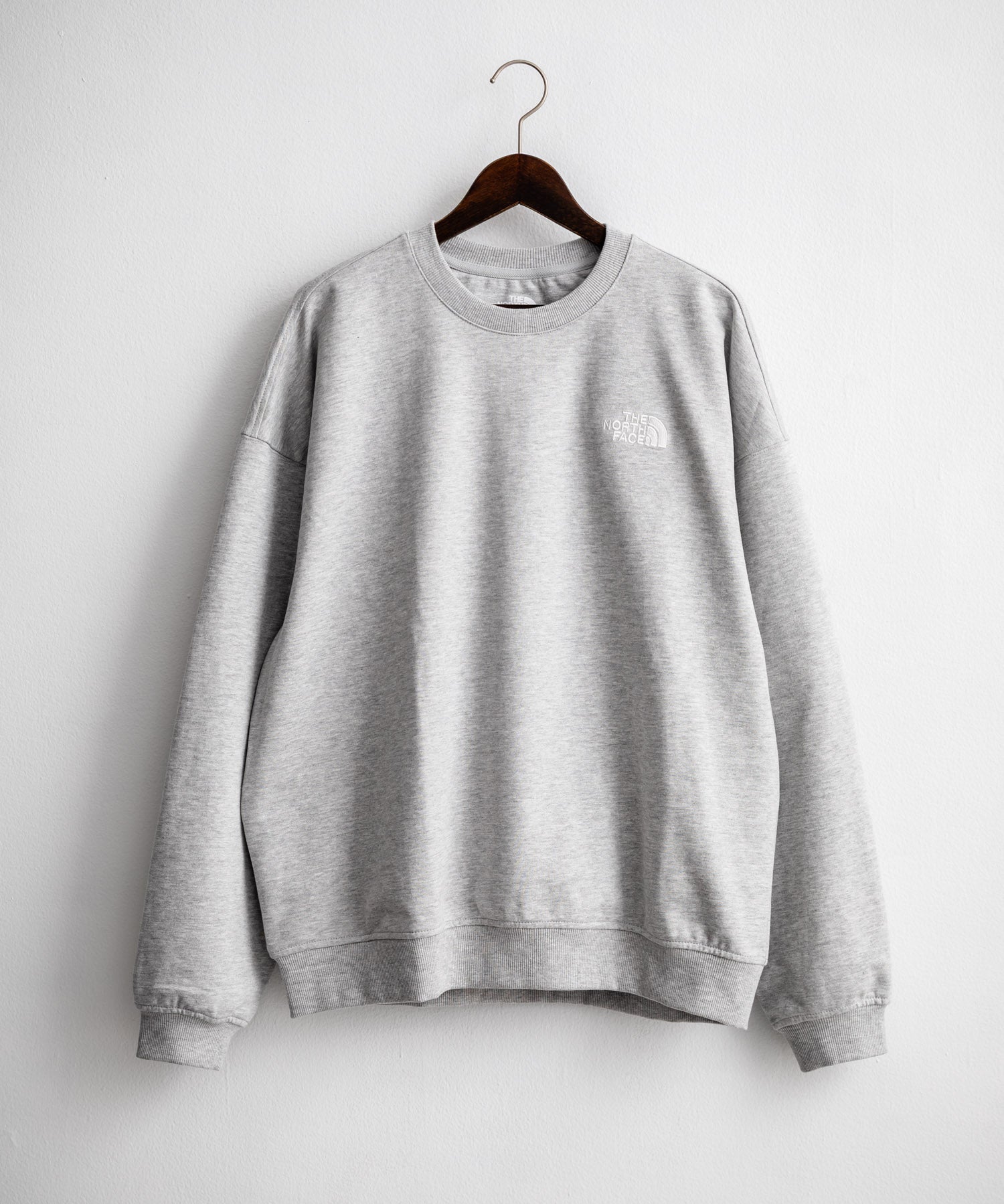 日本未展開モデル THE NORTH FACE ザ・ノースフェイス WHITE LABEL ホワイトレーベル TNF GO-TO SWEATSHIRTS ワンポイントロゴ刺繍クルーネック長袖スウェットトレーナー 15433