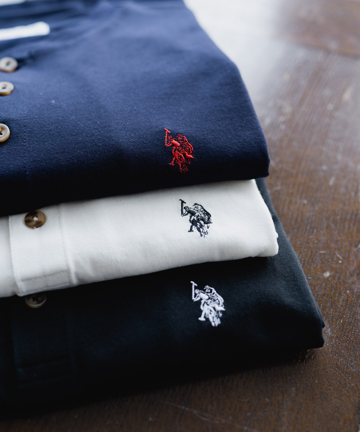 U.S. POLO ASSN. ユーエスポロアッスン 別注コラボワンポイントロゴ刺繍天竺ヘンリーネック半袖Tシャツ 15427