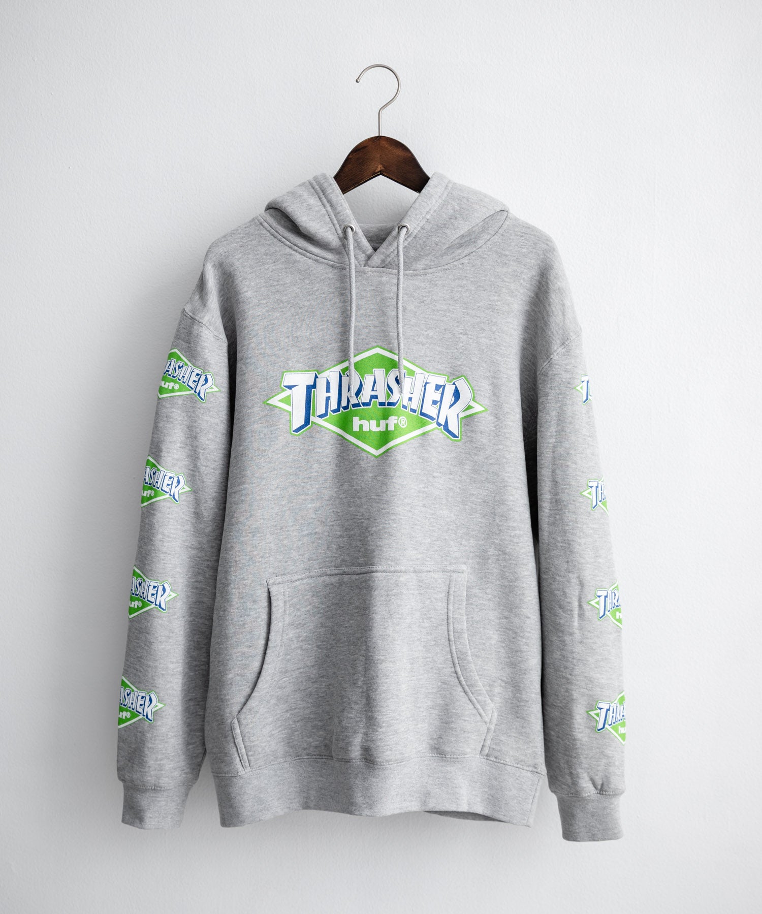 HUF ハフ オーバーサイズ裏起毛THRASHER袖プリントプルオーバーパーカー 16480