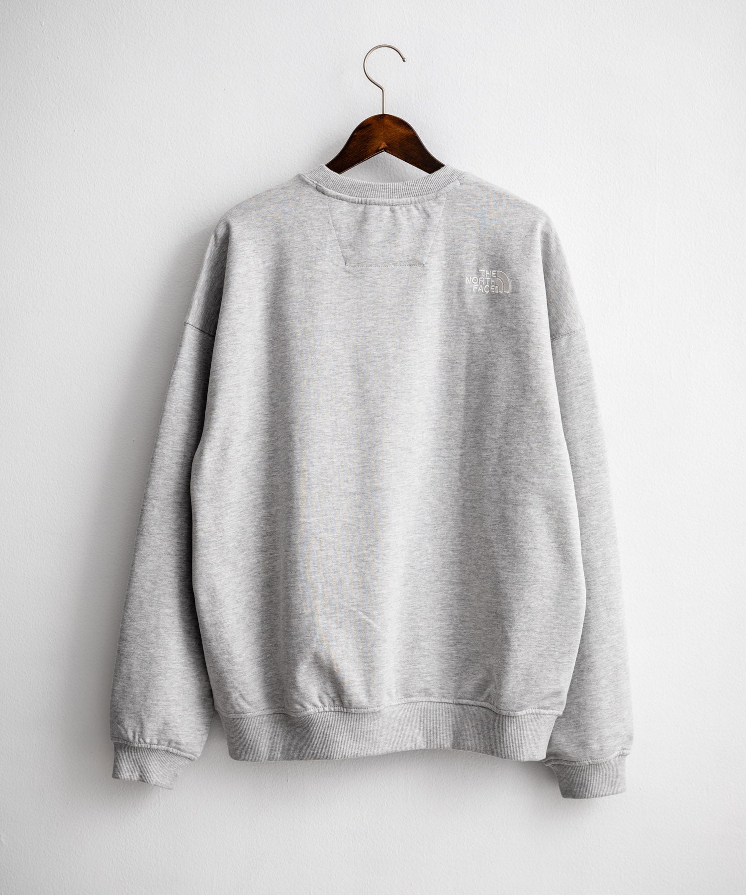 日本未展開モデル THE NORTH FACE ザ・ノースフェイス WHITE LABEL ホワイトレーベル TNF GO-TO SWEATSHIRTS ワンポイントロゴ刺繍クルーネック長袖スウェットトレーナー 15433