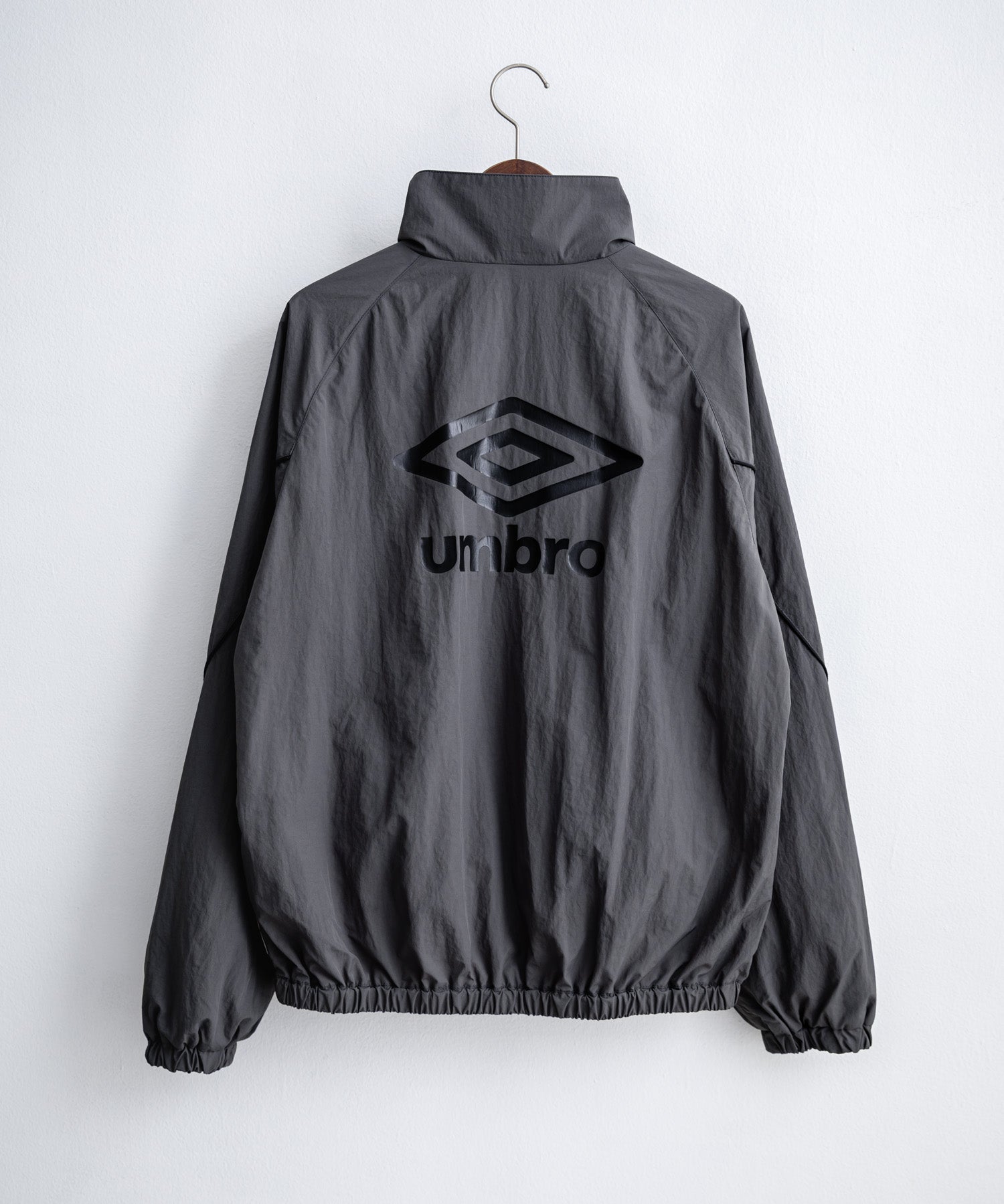 UMBRO アンブロ オーバーサイズパイピングナイロンジャケット/バックプリントトラックジャケット 16393【セットアップ可能】