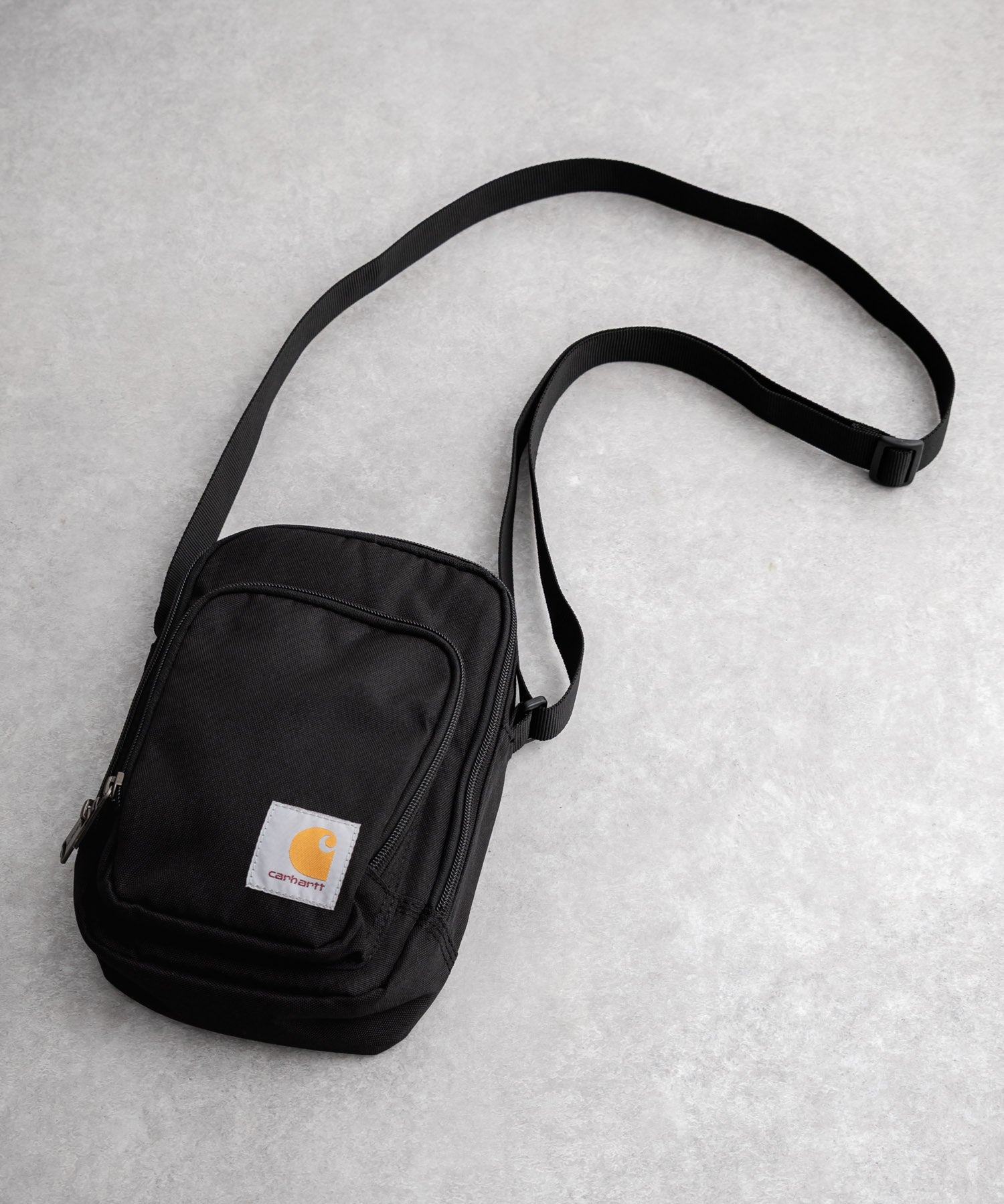 Carhartt カーハート Crossbody Zip Bag 縦型クロスボディバッグ/ワンポイントロゴ斜め掛けショルダーバッグ 15535