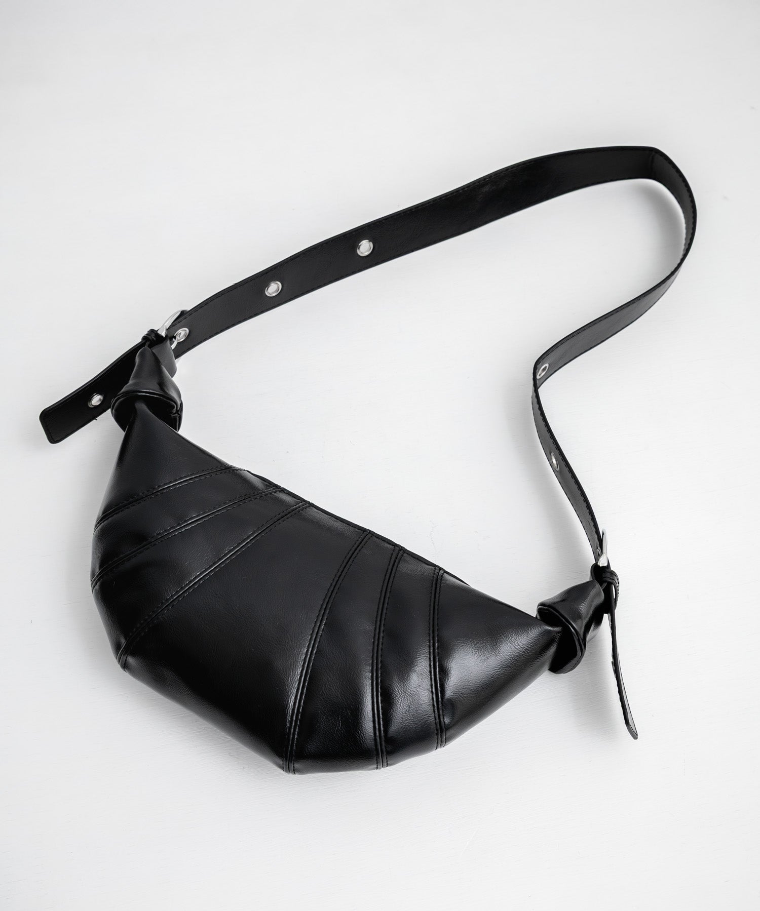 PUレザー クロワッサン型ショルダーバッグ/ボディバッグ 15510