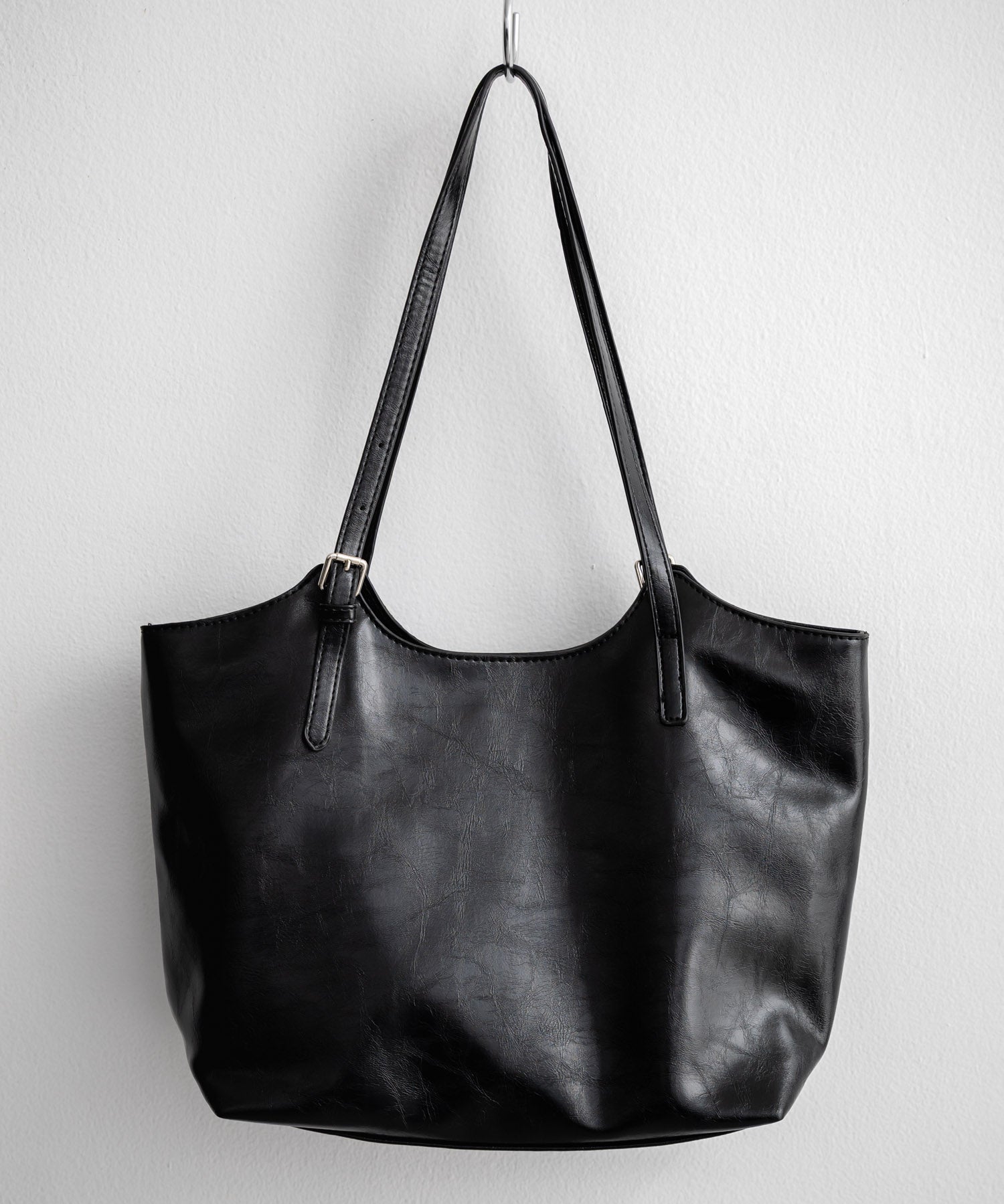 MUCENT ムセント ARMAND FRONT BUCKLE LEATHER SHOULDER BAG UNISEX PUレザーバッグ 16040