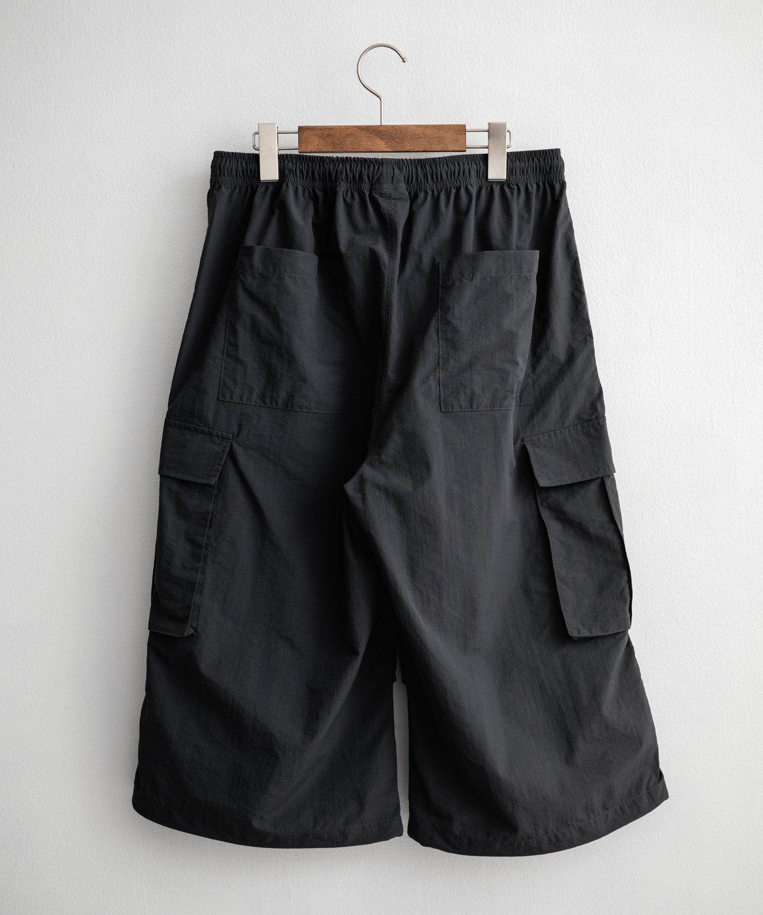 UMBRO アンブロ 別注コラボ 膝下丈 ワンポイントロゴ刺繍ナイロンワイドカーゴハーフパンツ 15348