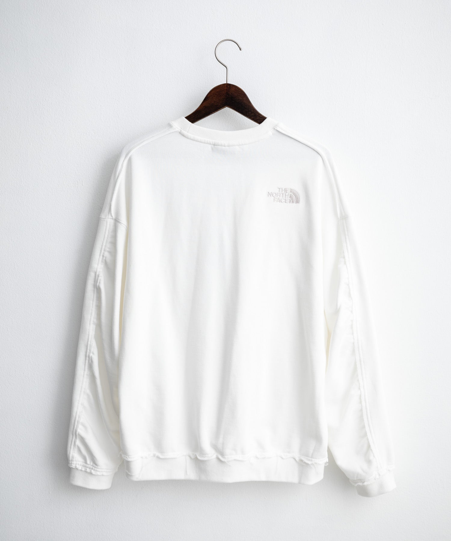 日本未展開モデル THE NORTH FACE ザ・ノースフェイス WHITE LABEL ホワイトレーベル EXPLORE SWEATSHIRTS アップリケ刺繍裏毛長袖スウェット/アーチロゴトレーナー 16595