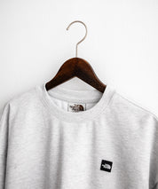 新色追加 日本未展開モデル WHITE LABEL THE NORTH FACE ESSENTIAL SWEATSHIRTS ルーズフィットワンポイントロゴスウェットトレーナー 15459